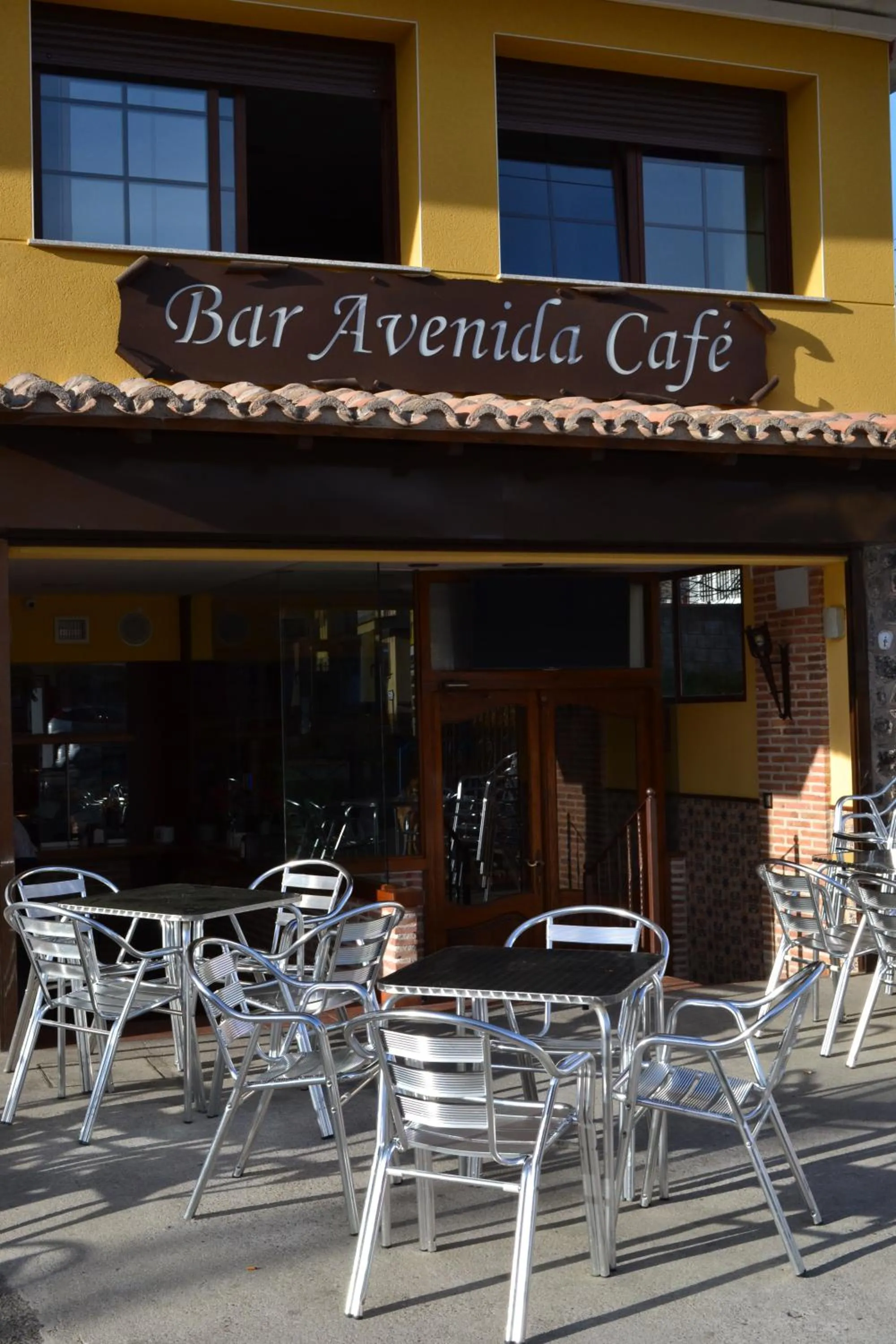 Lounge or bar in Hostal Avenida