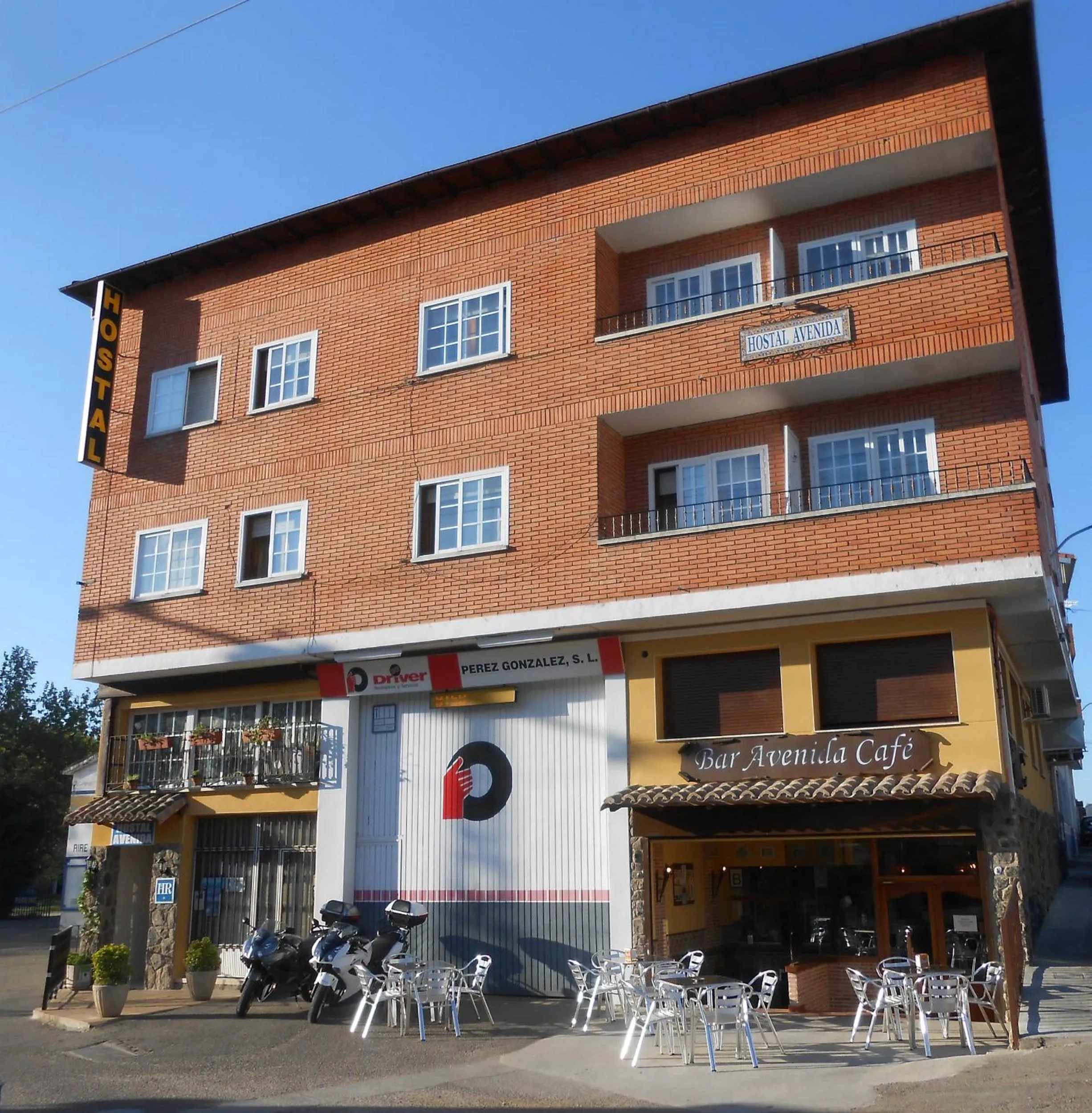 Facade/entrance in Hostal Avenida