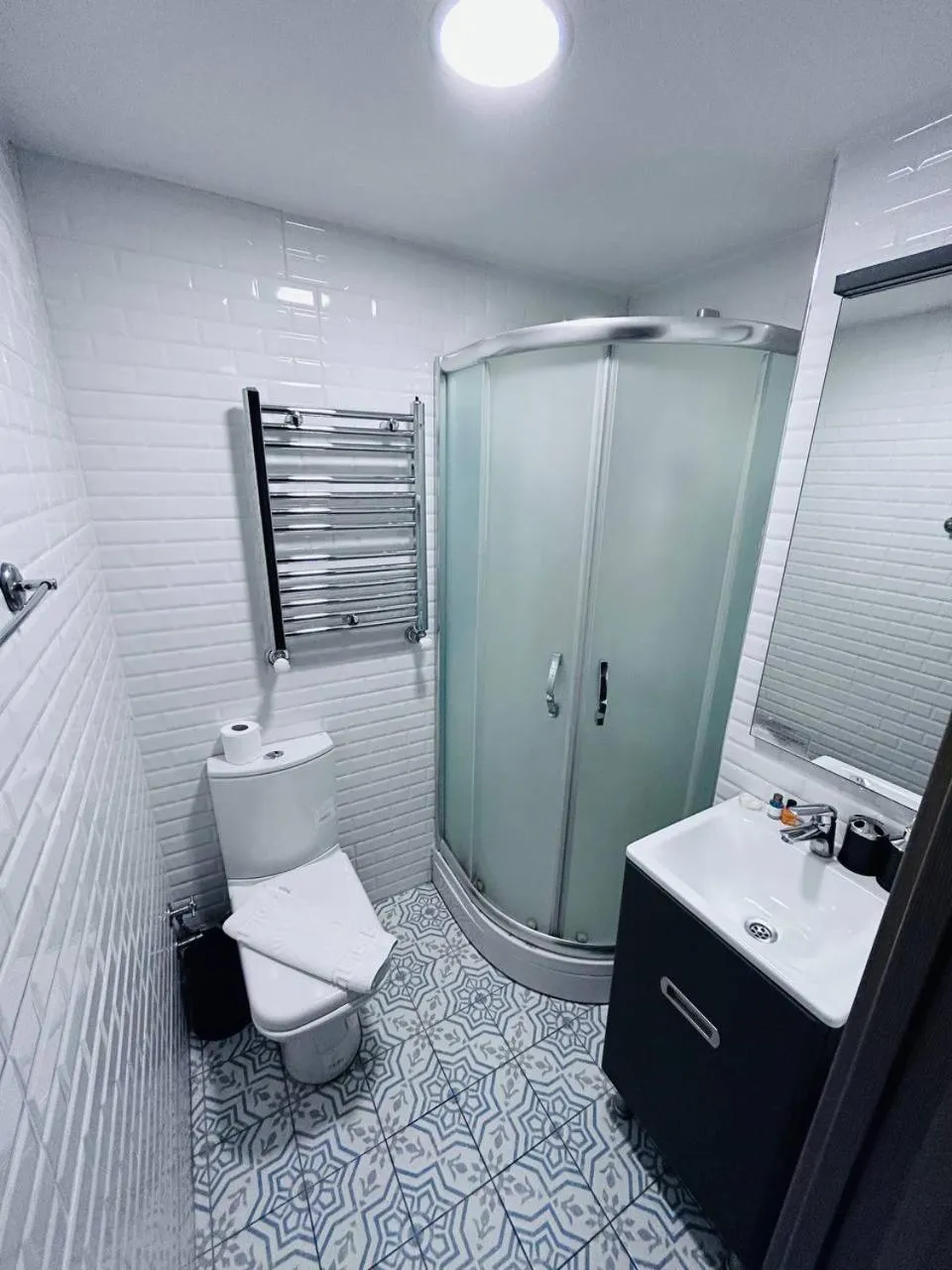 Shower in Gen Suites Cibali