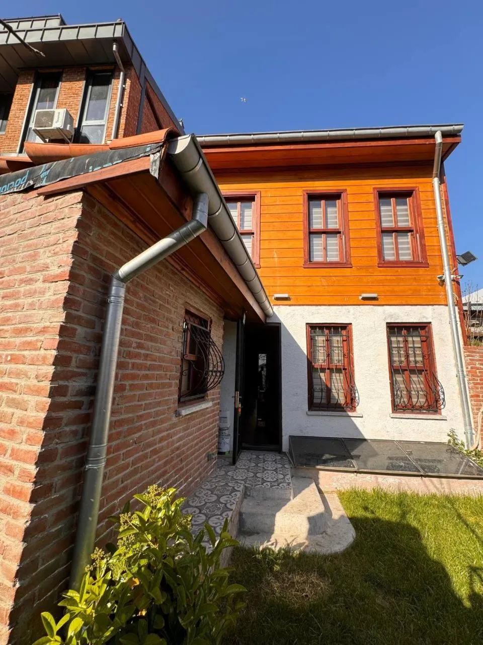 Property building in Gen Suites Cibali