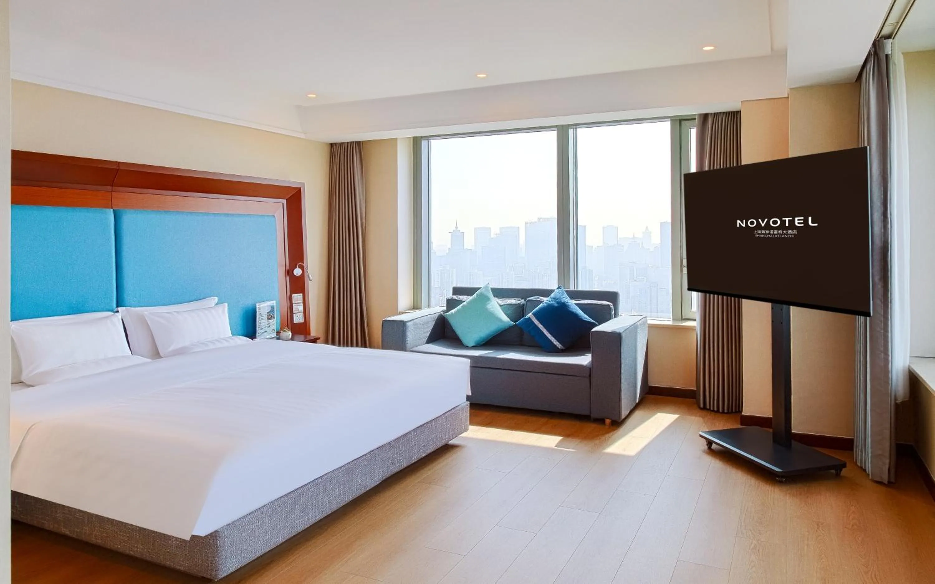 Bed in Novotel Atlantis Shanghai - Enjoy our great-valued breakfast in our rooftop revolving restaurant with a stunning river view & utilize our FREE self-serviced laundry
