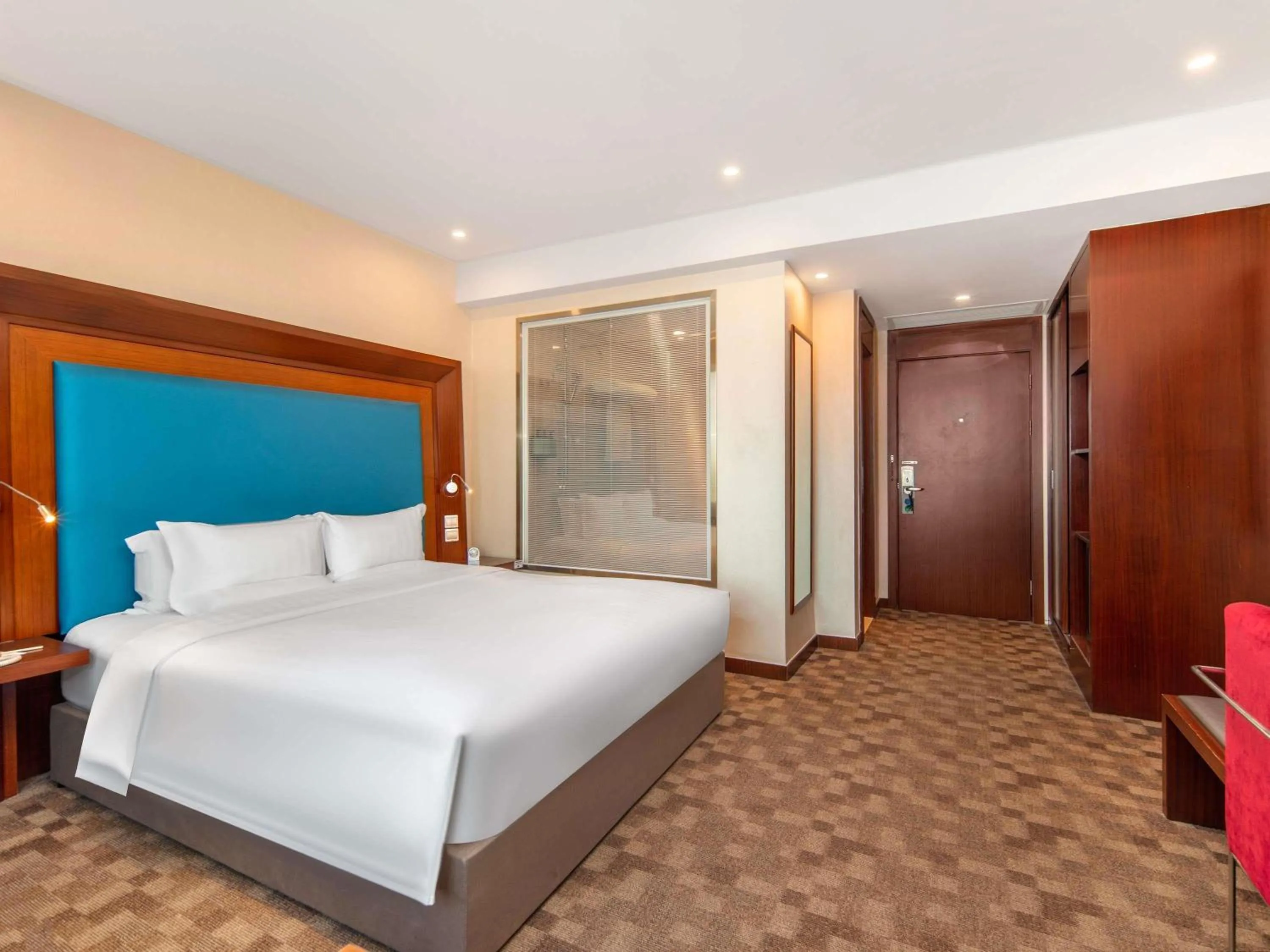 Bedroom, Bed in Novotel Atlantis Shanghai - Enjoy our great-valued breakfast in our rooftop revolving restaurant with a stunning river view & utilize our FREE self-serviced laundry