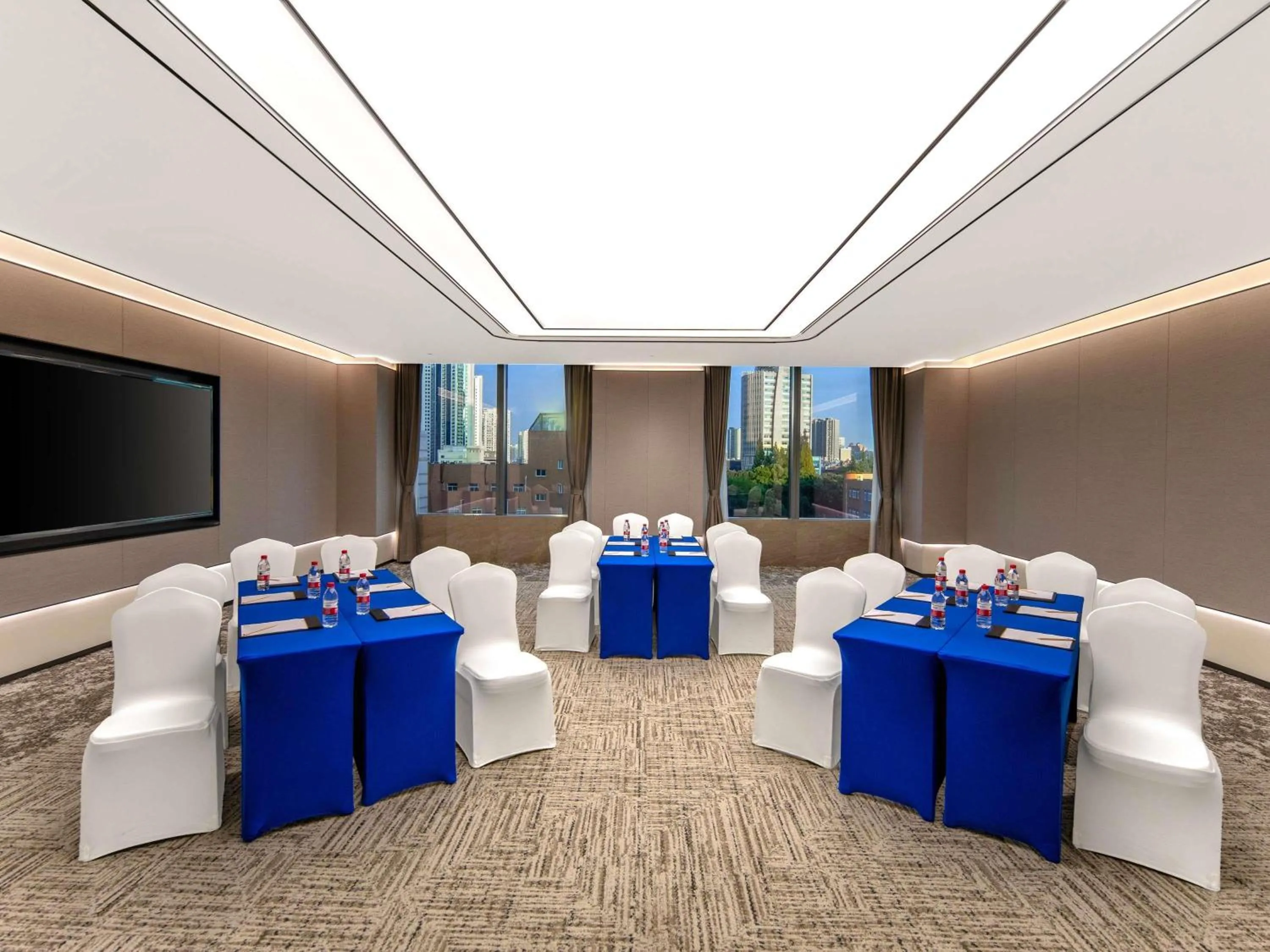 Meeting/conference room in Novotel Atlantis Shanghai - Enjoy our great-valued breakfast in our rooftop revolving restaurant with a stunning river view & utilize our FREE self-serviced laundry