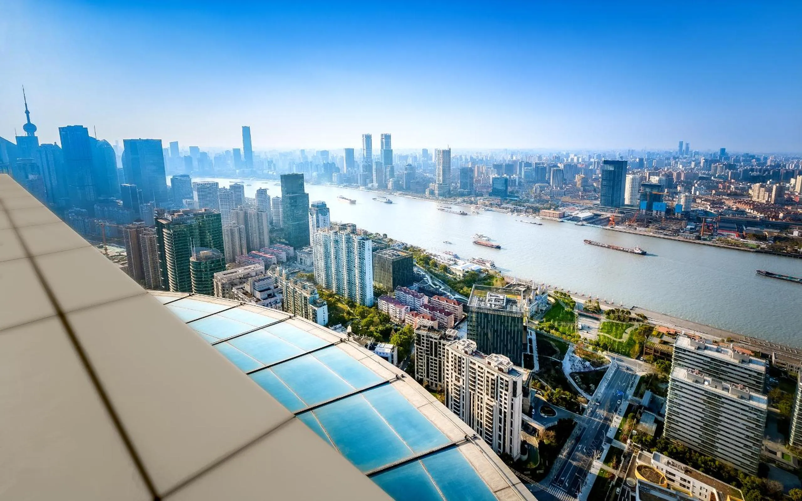 Property building in Novotel Atlantis Shanghai - Enjoy our great-valued breakfast in our rooftop revolving restaurant with a stunning river view & utilize our FREE self-serviced laundry