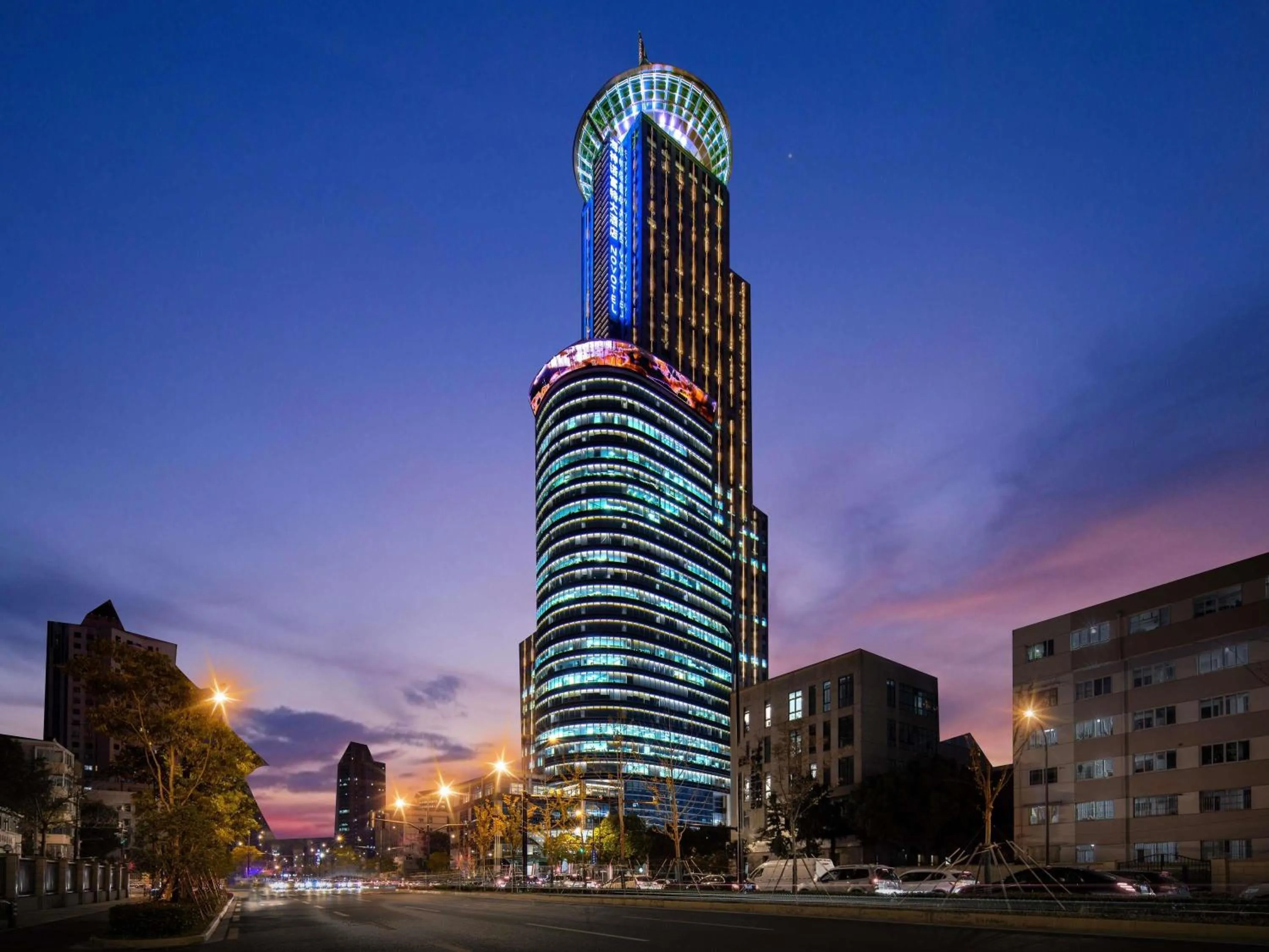 Property building in Novotel Atlantis Shanghai - Enjoy our great-valued breakfast in our rooftop revolving restaurant with a stunning river view & utilize our FREE self-serviced laundry