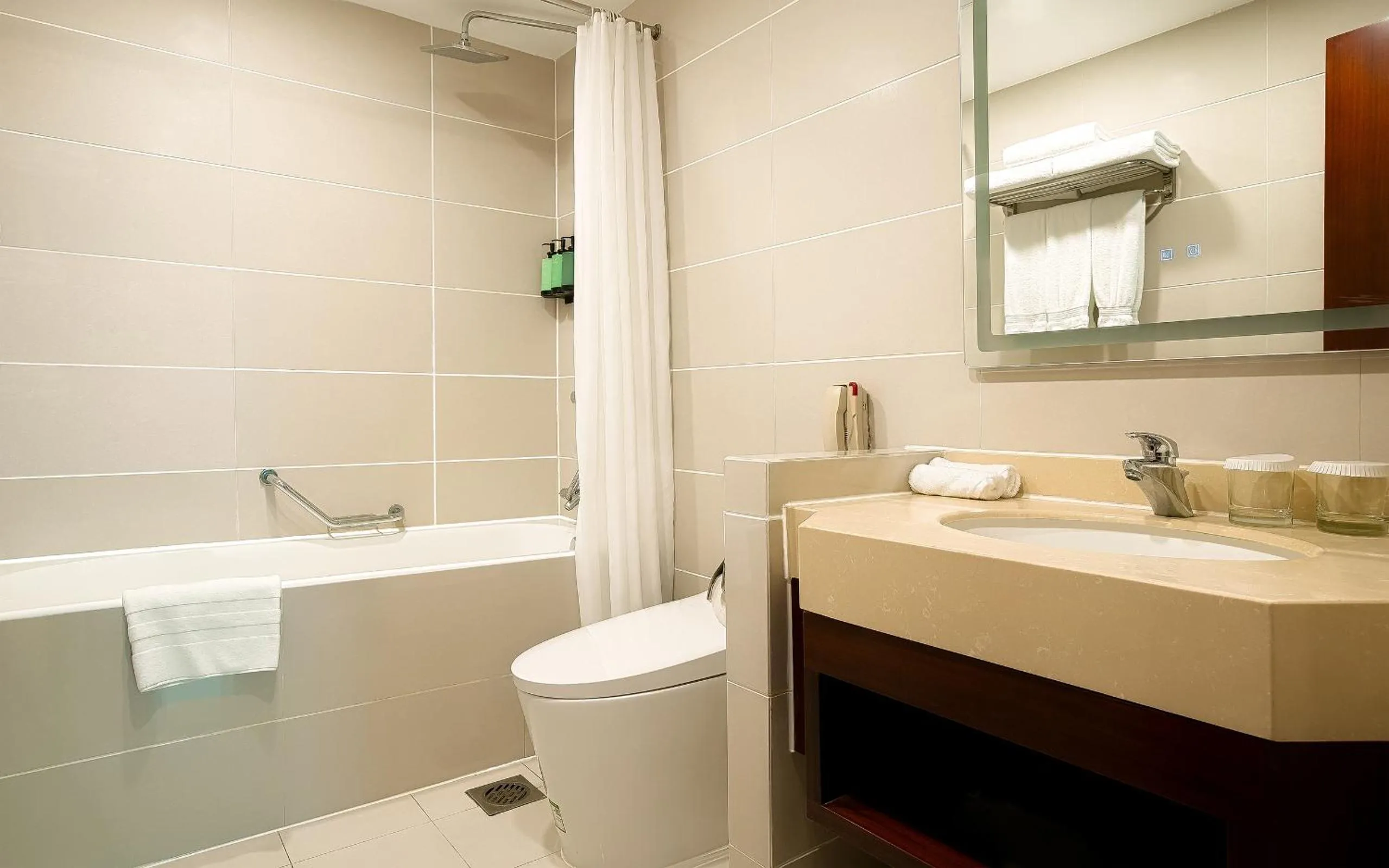 Novotel Atlantis Shanghai - Enjoy our great-valued breakfast in our rooftop revolving restaurant with a stunning river view & utilize our FREE self-serviced laundry