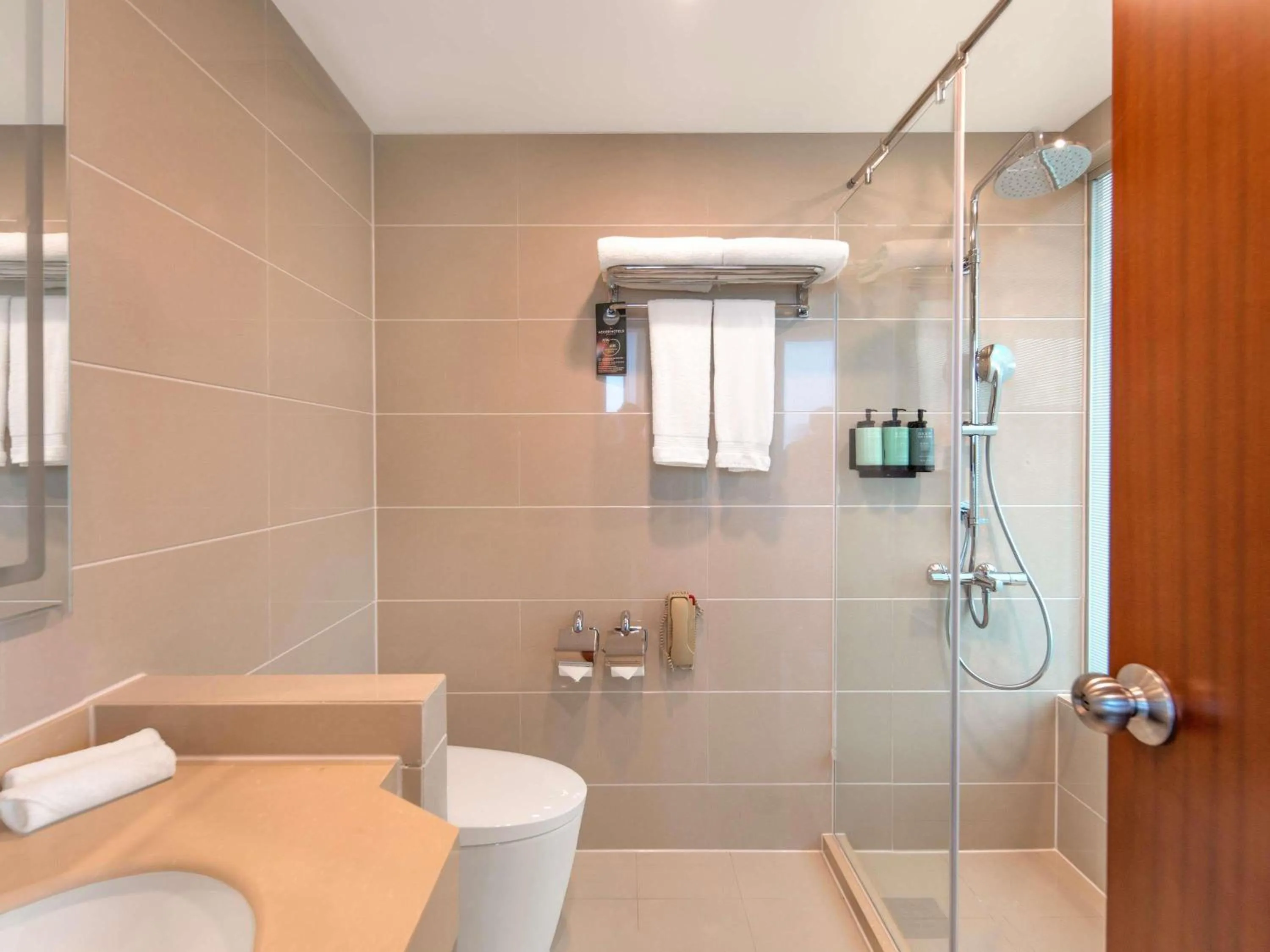 Bedroom in Novotel Atlantis Shanghai - Enjoy our great-valued breakfast in our rooftop revolving restaurant with a stunning river view & utilize our FREE self-serviced laundry