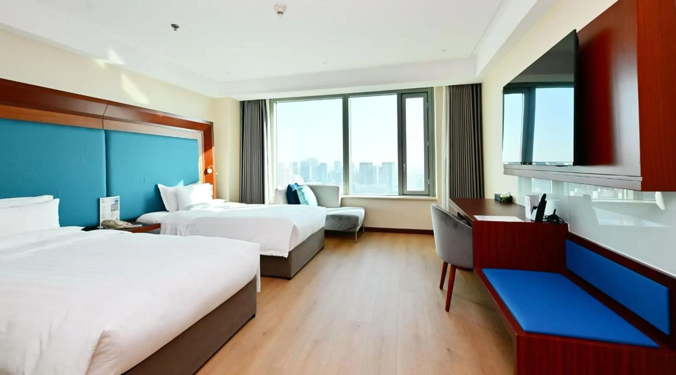 Bed in Novotel Atlantis Shanghai - Enjoy our great-valued breakfast in our rooftop revolving restaurant with a stunning river view & utilize our FREE self-serviced laundry