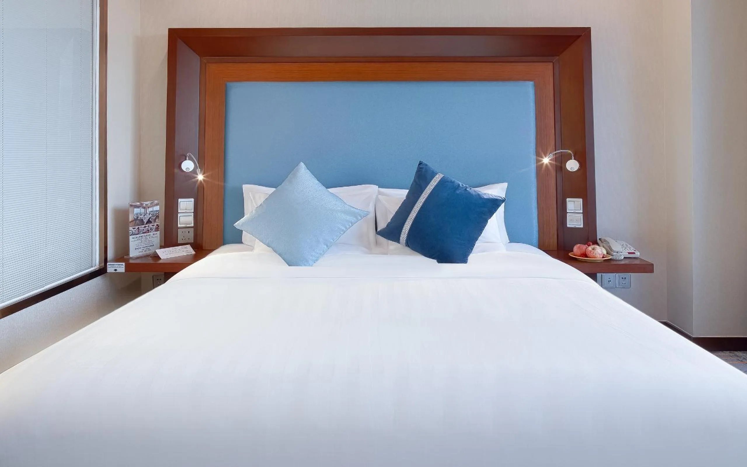 Bed in Novotel Atlantis Shanghai - Enjoy our great-valued breakfast in our rooftop revolving restaurant with a stunning river view & utilize our FREE self-serviced laundry