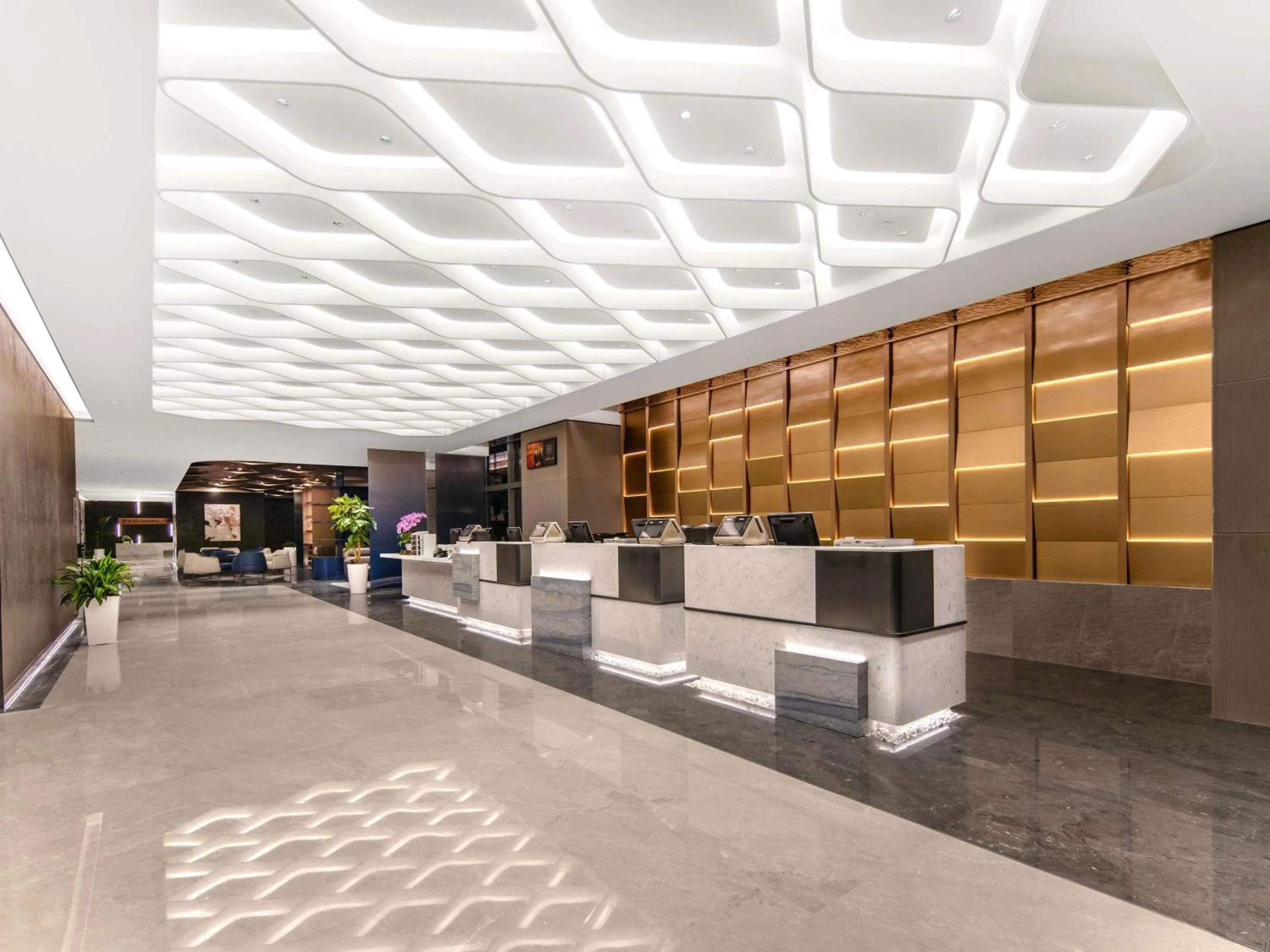 Property building in Novotel Atlantis Shanghai - Enjoy our great-valued breakfast in our rooftop revolving restaurant with a stunning river view & utilize our FREE self-serviced laundry