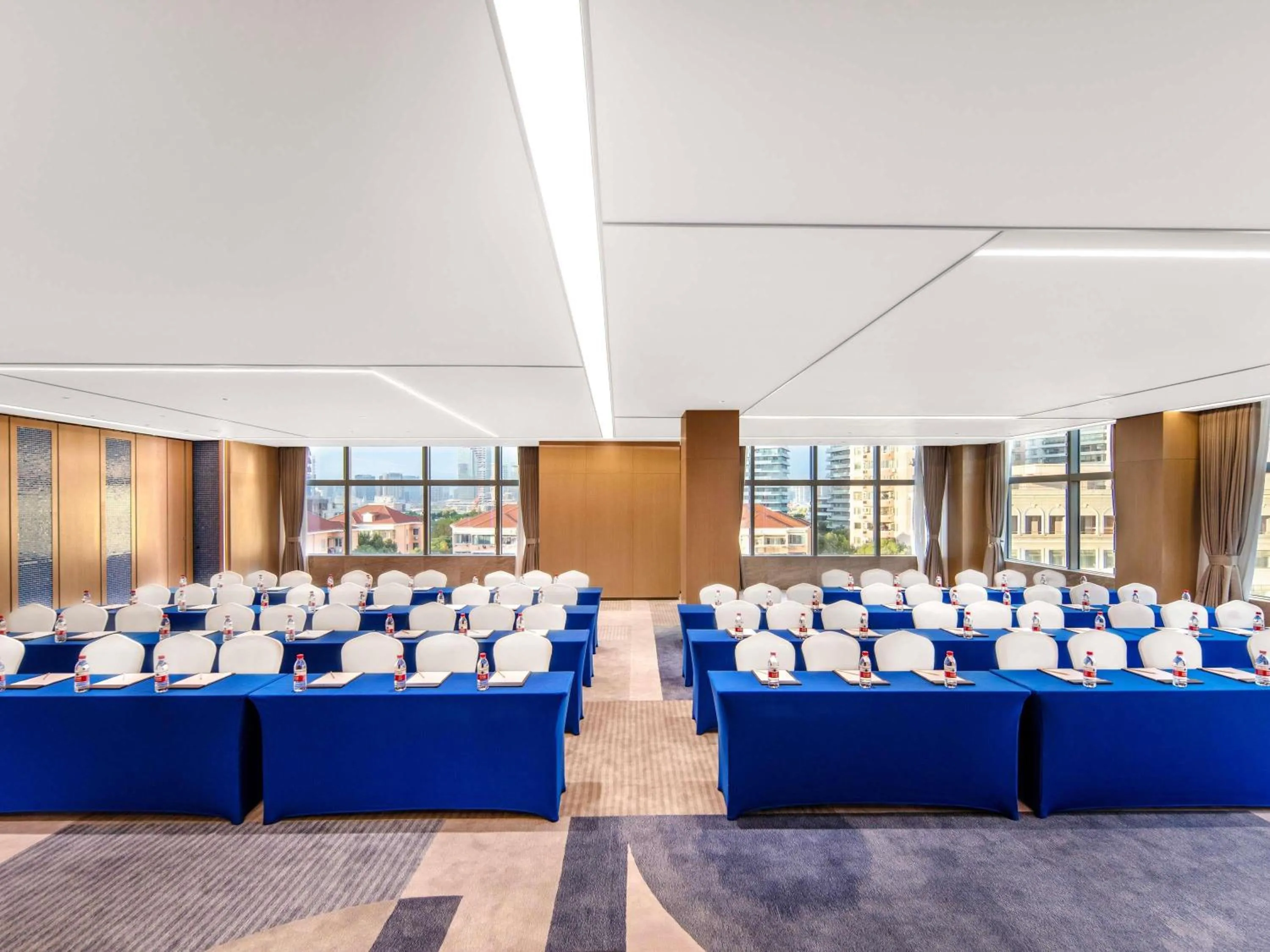 Meeting/conference room in Novotel Atlantis Shanghai - Enjoy our great-valued breakfast in our rooftop revolving restaurant with a stunning river view & utilize our FREE self-serviced laundry