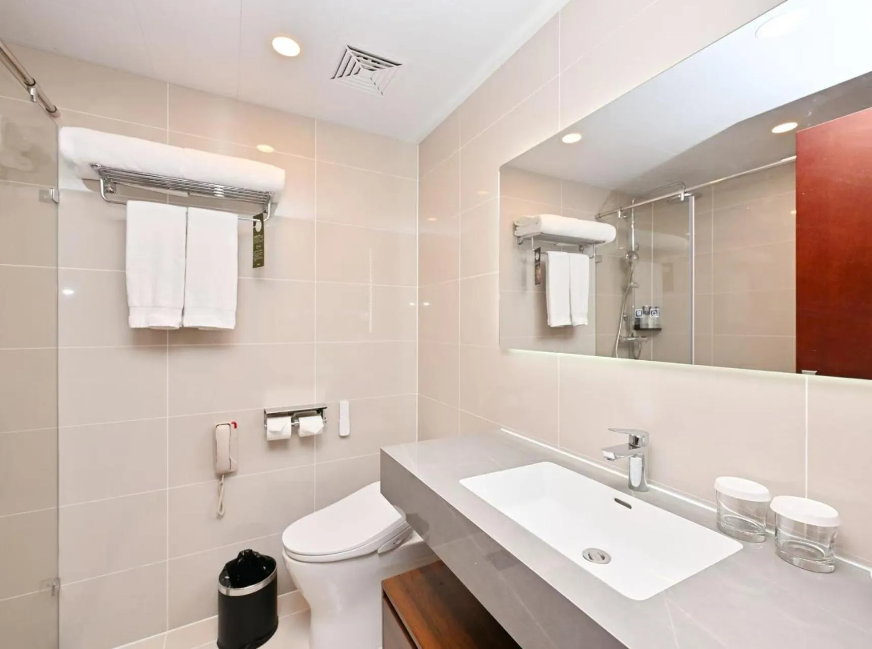 Novotel Atlantis Shanghai - Enjoy our great-valued breakfast in our rooftop revolving restaurant with a stunning river view & utilize our FREE self-serviced laundry