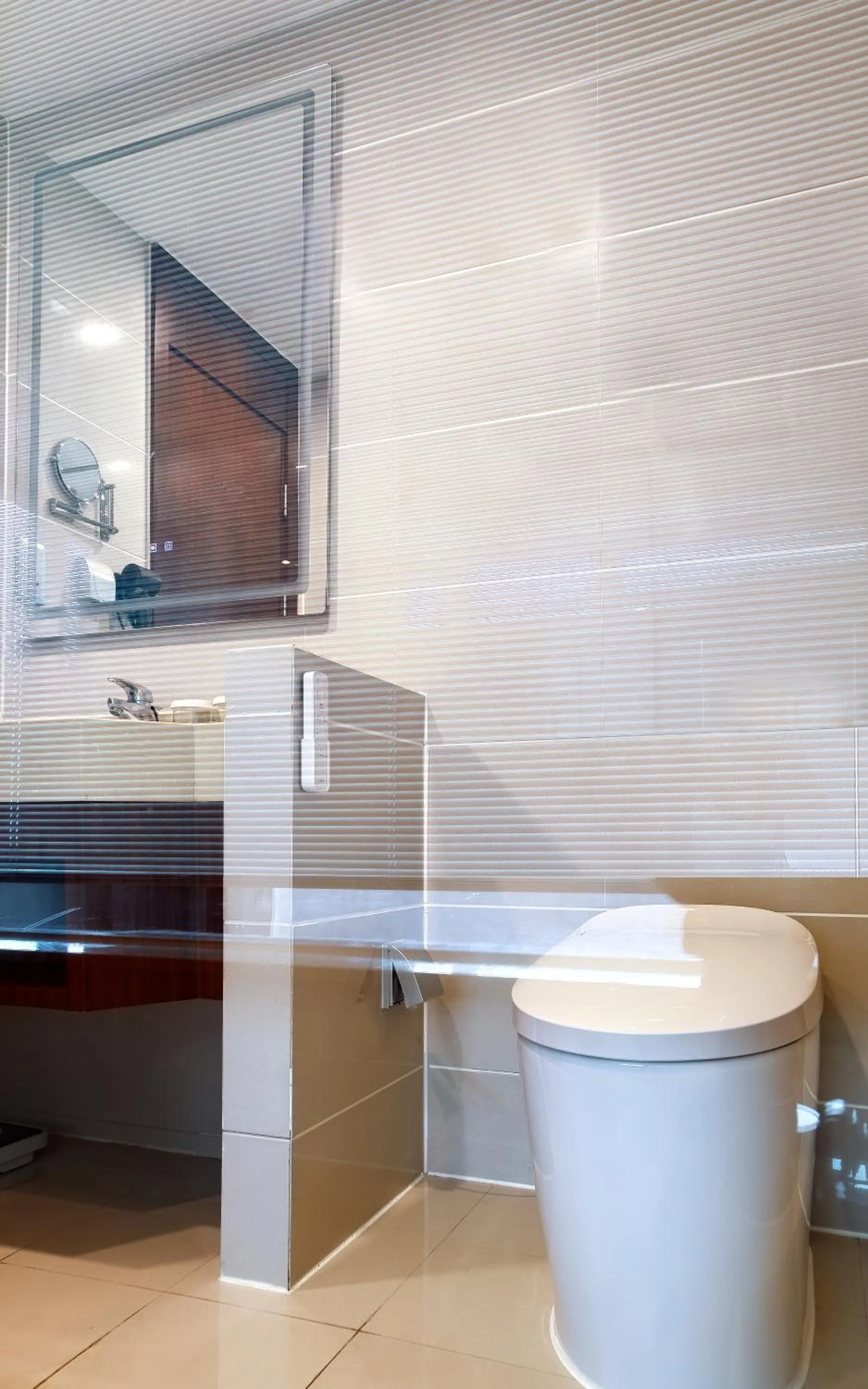 Novotel Atlantis Shanghai - Enjoy our great-valued breakfast in our rooftop revolving restaurant with a stunning river view & utilize our FREE self-serviced laundry