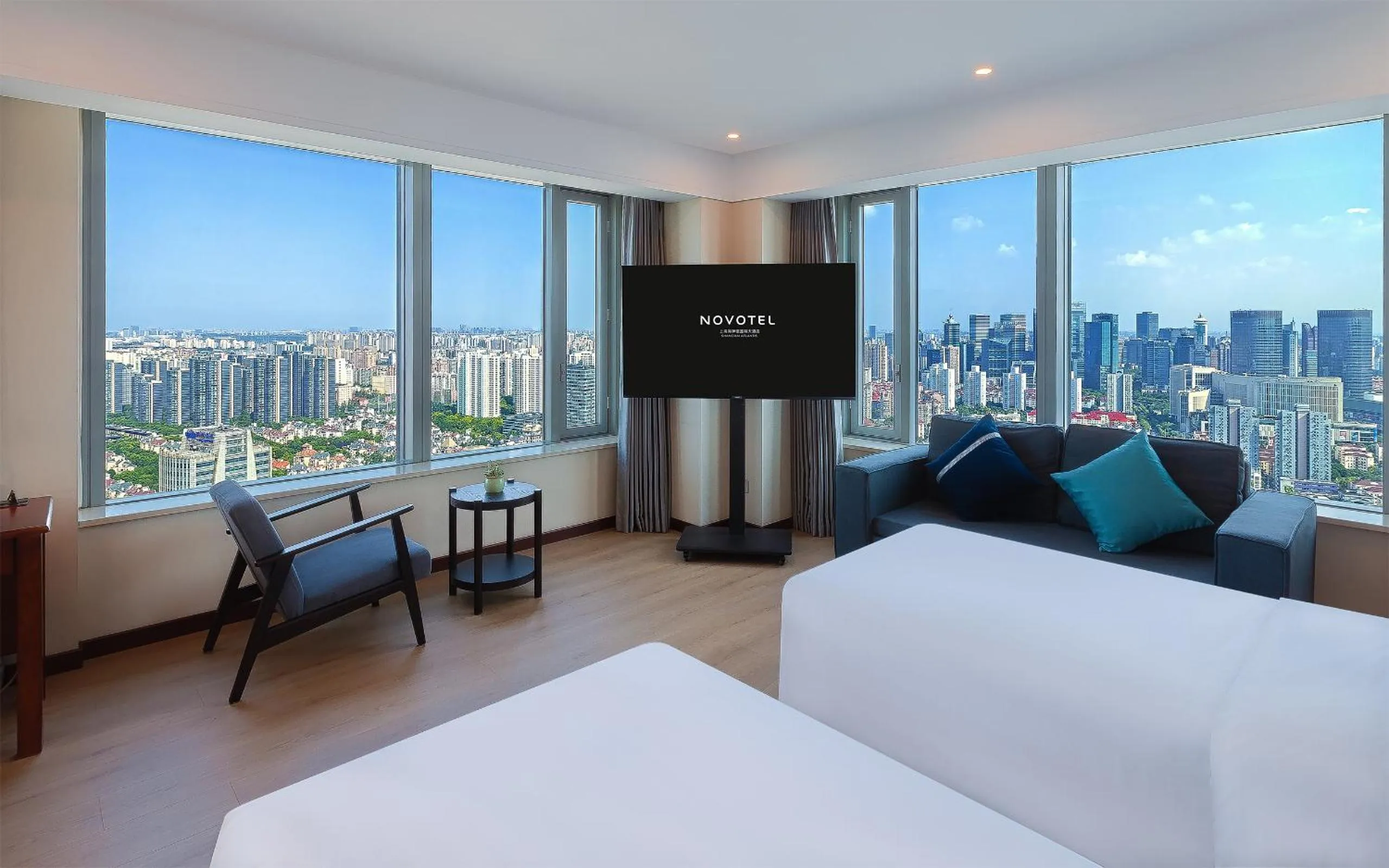 Bed in Novotel Atlantis Shanghai - Enjoy our great-valued breakfast in our rooftop revolving restaurant with a stunning river view & utilize our FREE self-serviced laundry