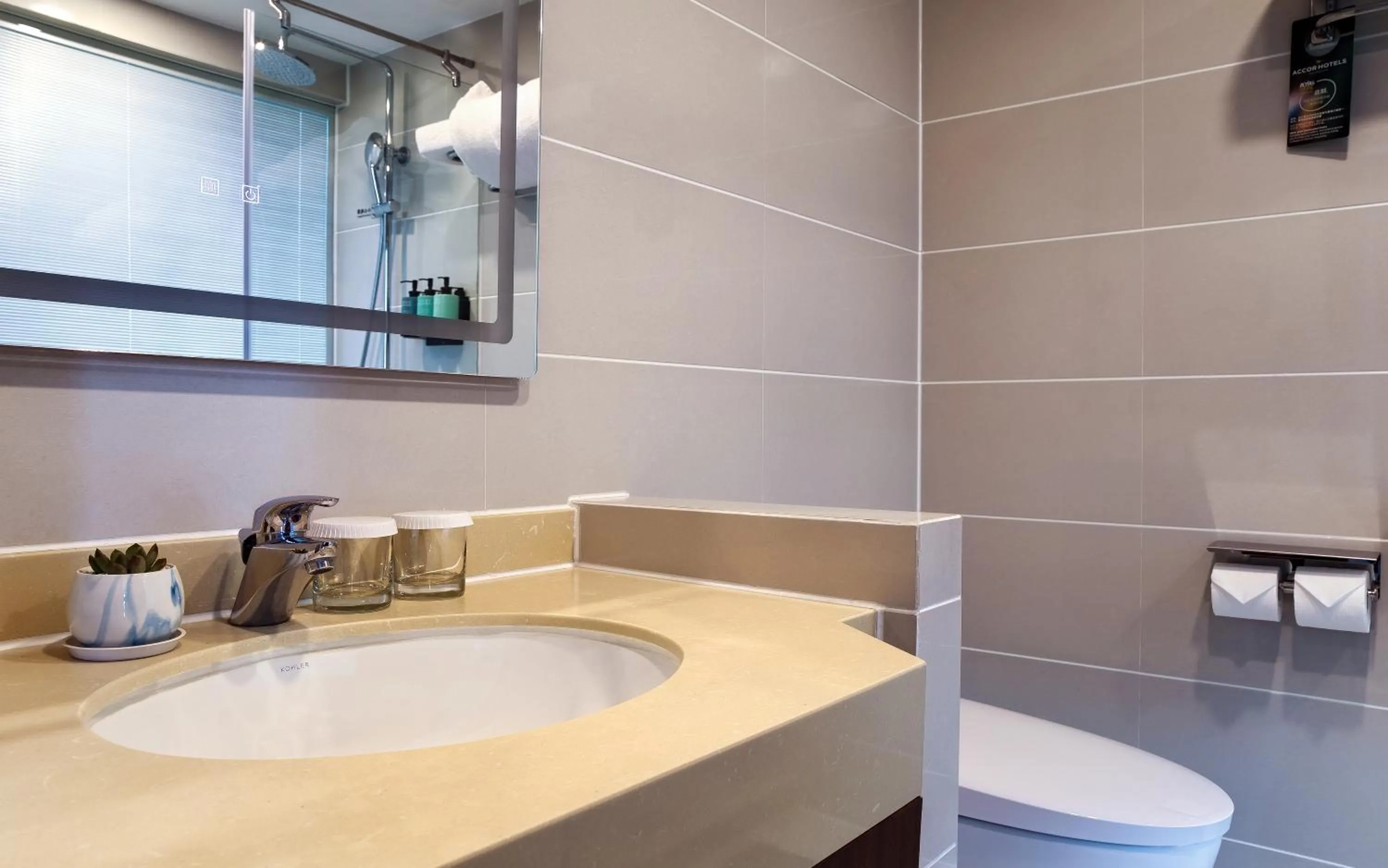 Novotel Atlantis Shanghai - Enjoy our great-valued breakfast in our rooftop revolving restaurant with a stunning river view & utilize our FREE self-serviced laundry