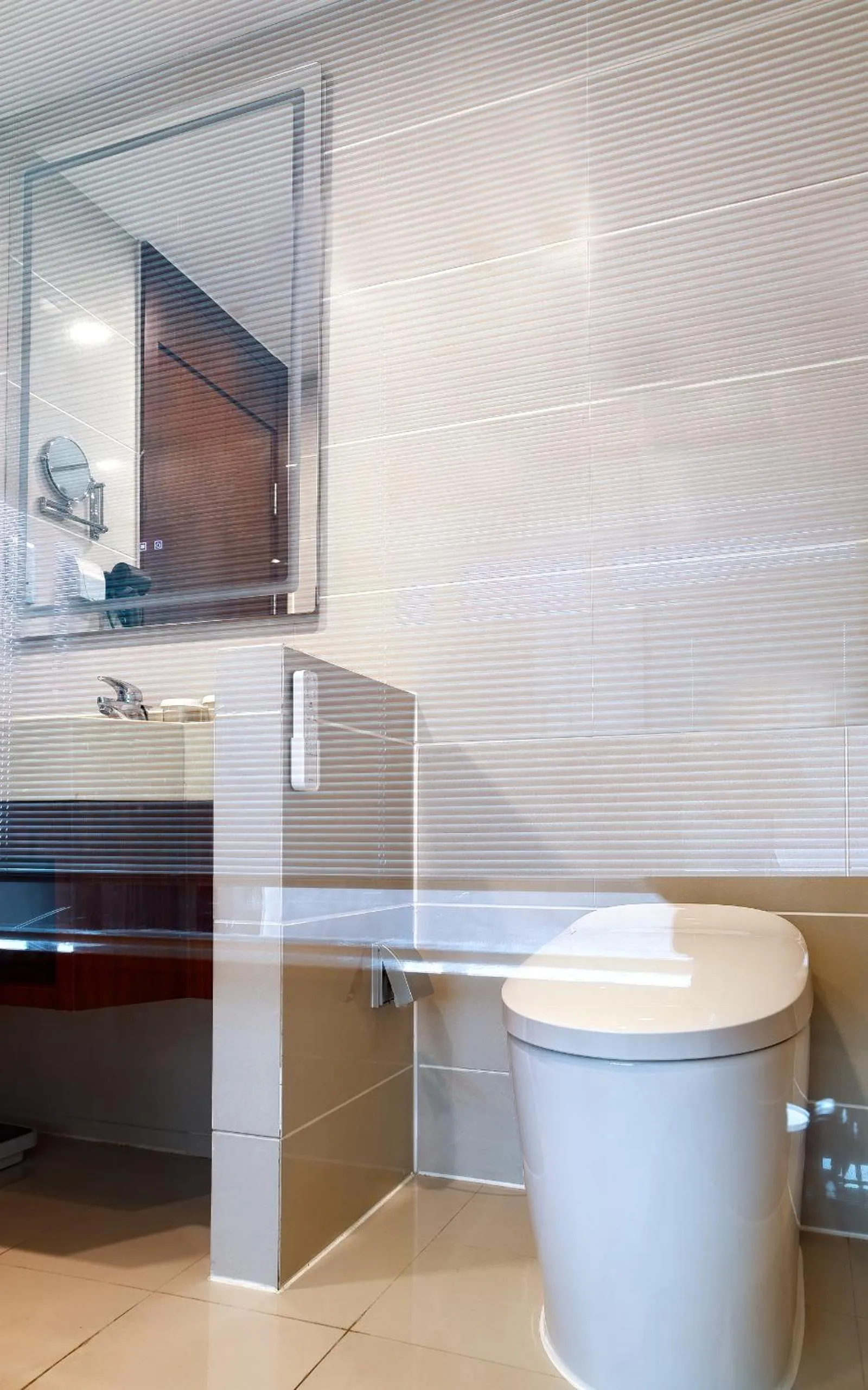 Novotel Atlantis Shanghai - Enjoy our great-valued breakfast in our rooftop revolving restaurant with a stunning river view & utilize our FREE self-serviced laundry