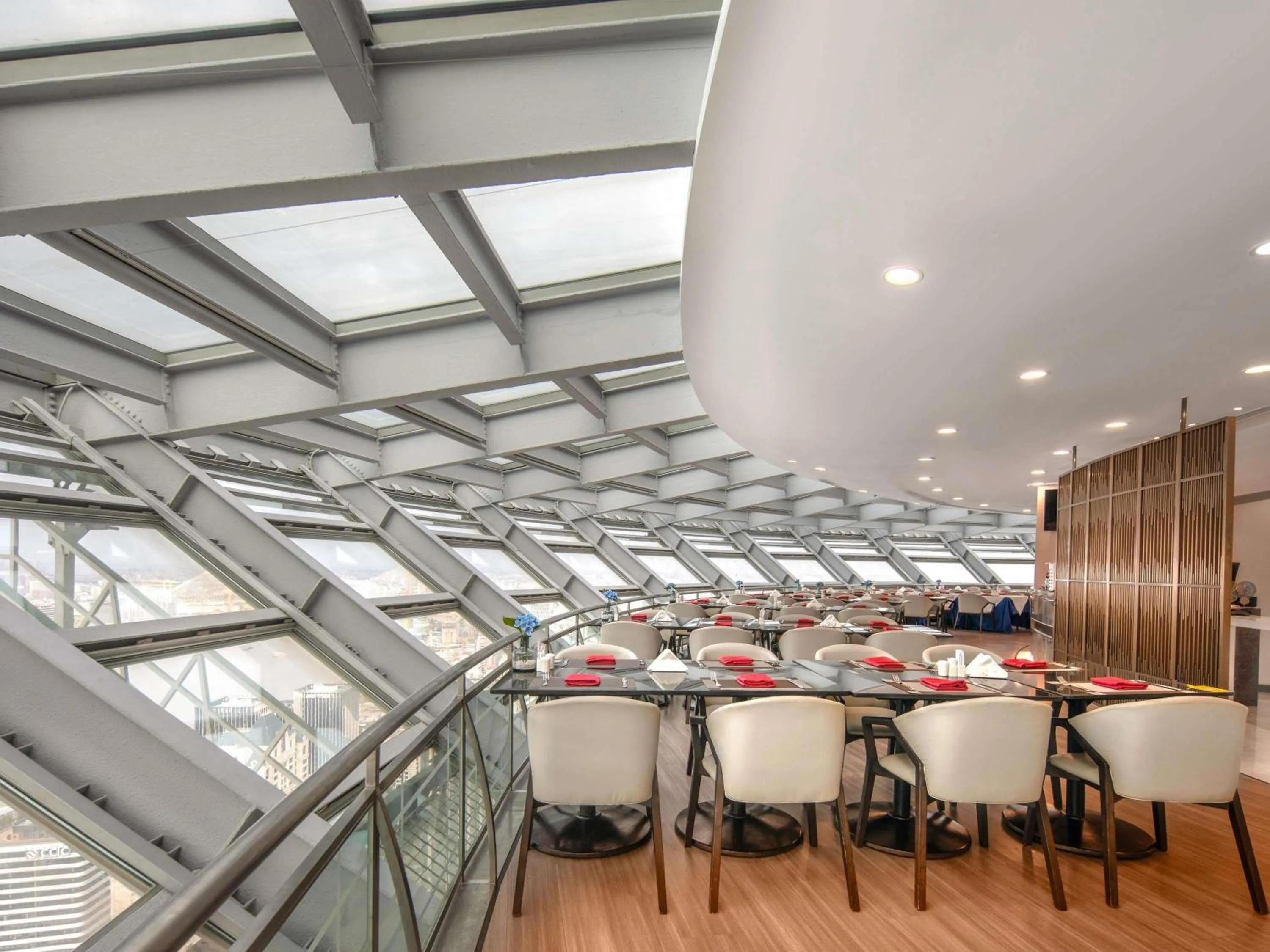 Restaurant/places to eat in Novotel Atlantis Shanghai - Enjoy our great-valued breakfast in our rooftop revolving restaurant with a stunning river view & utilize our FREE self-serviced laundry