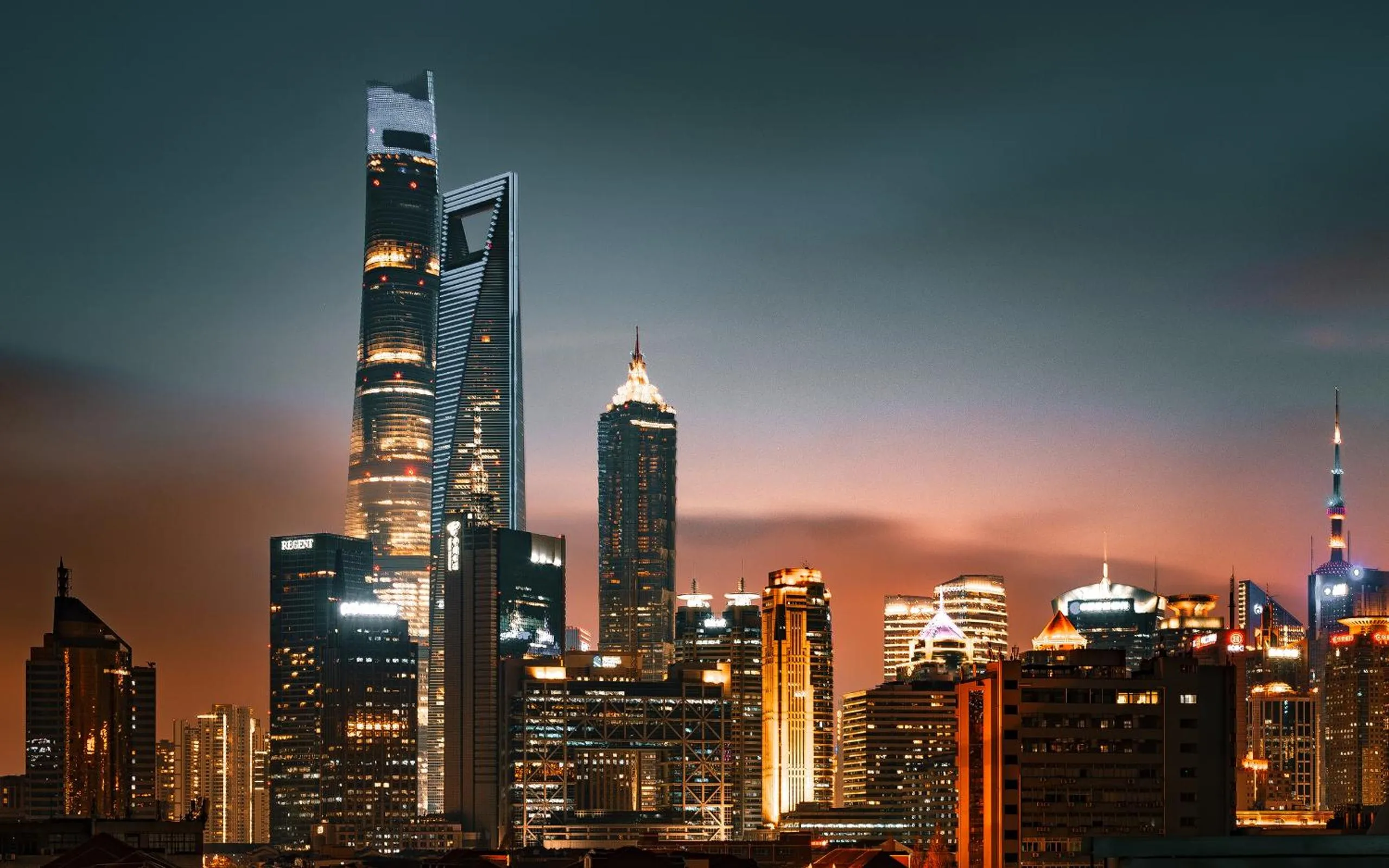 Novotel Atlantis Shanghai - Enjoy our great-valued breakfast in our rooftop revolving restaurant with a stunning river view & utilize our FREE self-serviced laundry