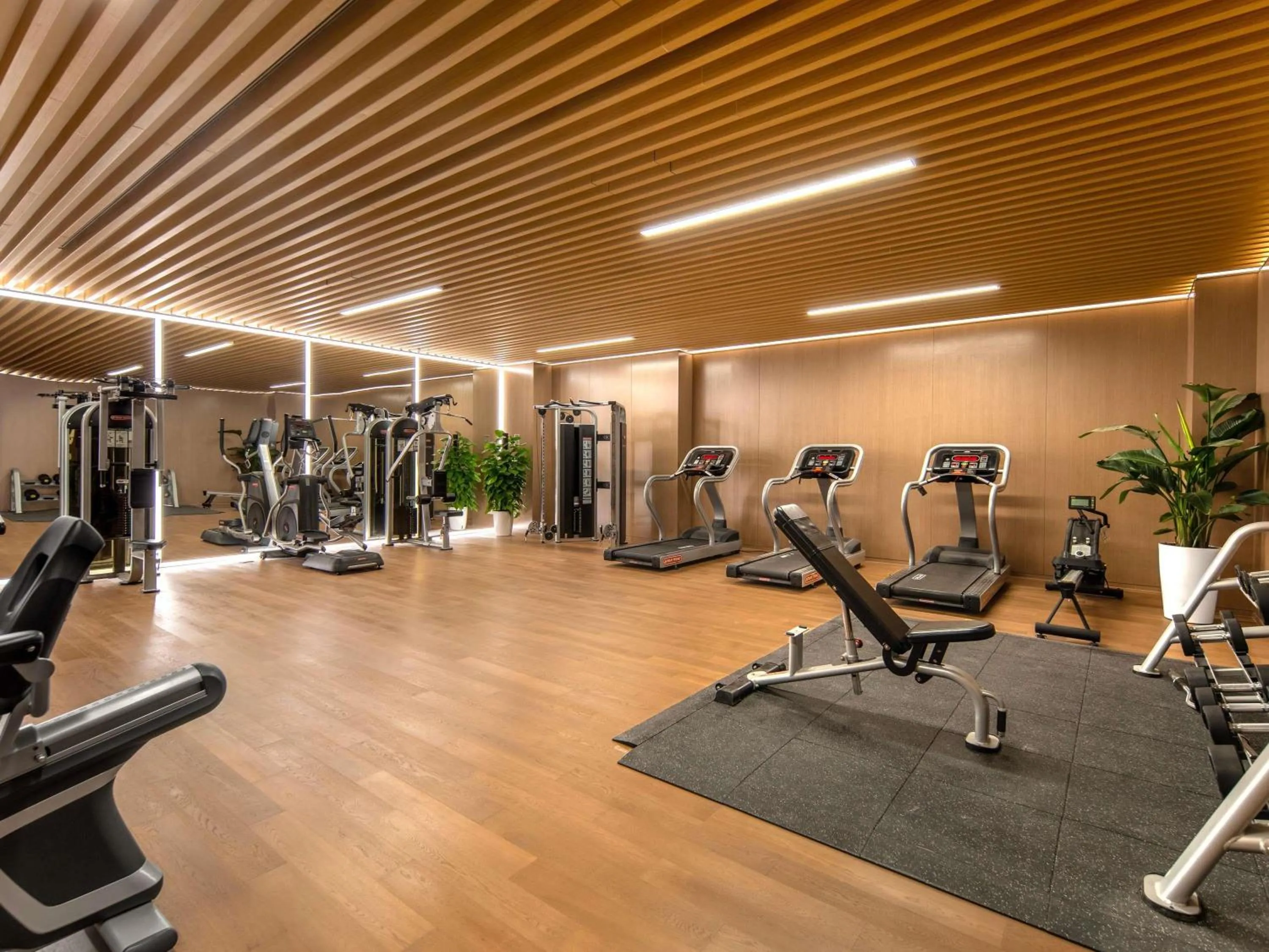 Fitness centre/facilities in Novotel Atlantis Shanghai - Enjoy our great-valued breakfast in our rooftop revolving restaurant with a stunning river view & utilize our FREE self-serviced laundry