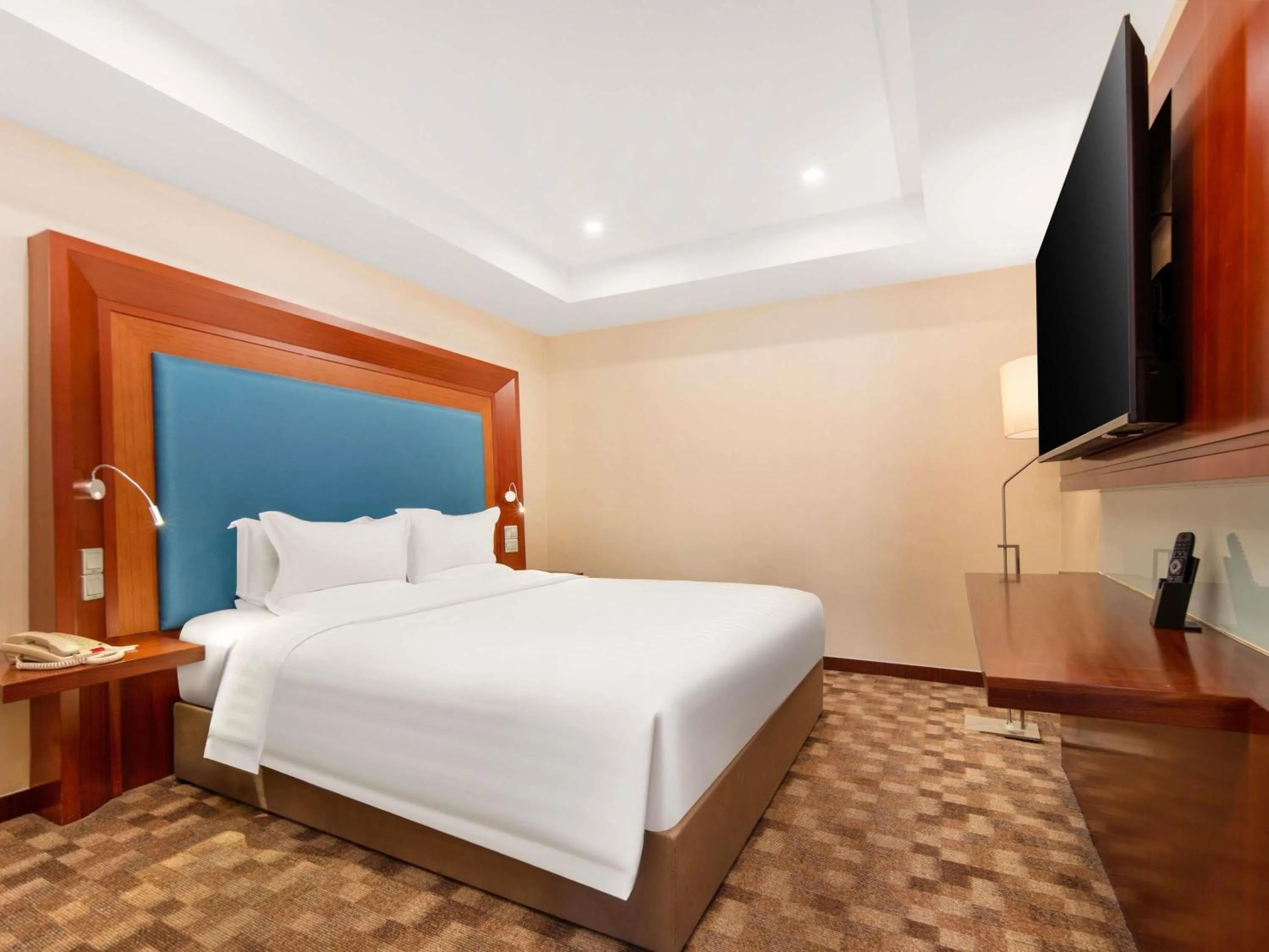 Bedroom, Bed in Novotel Atlantis Shanghai - Enjoy our great-valued breakfast in our rooftop revolving restaurant with a stunning river view & utilize our FREE self-serviced laundry