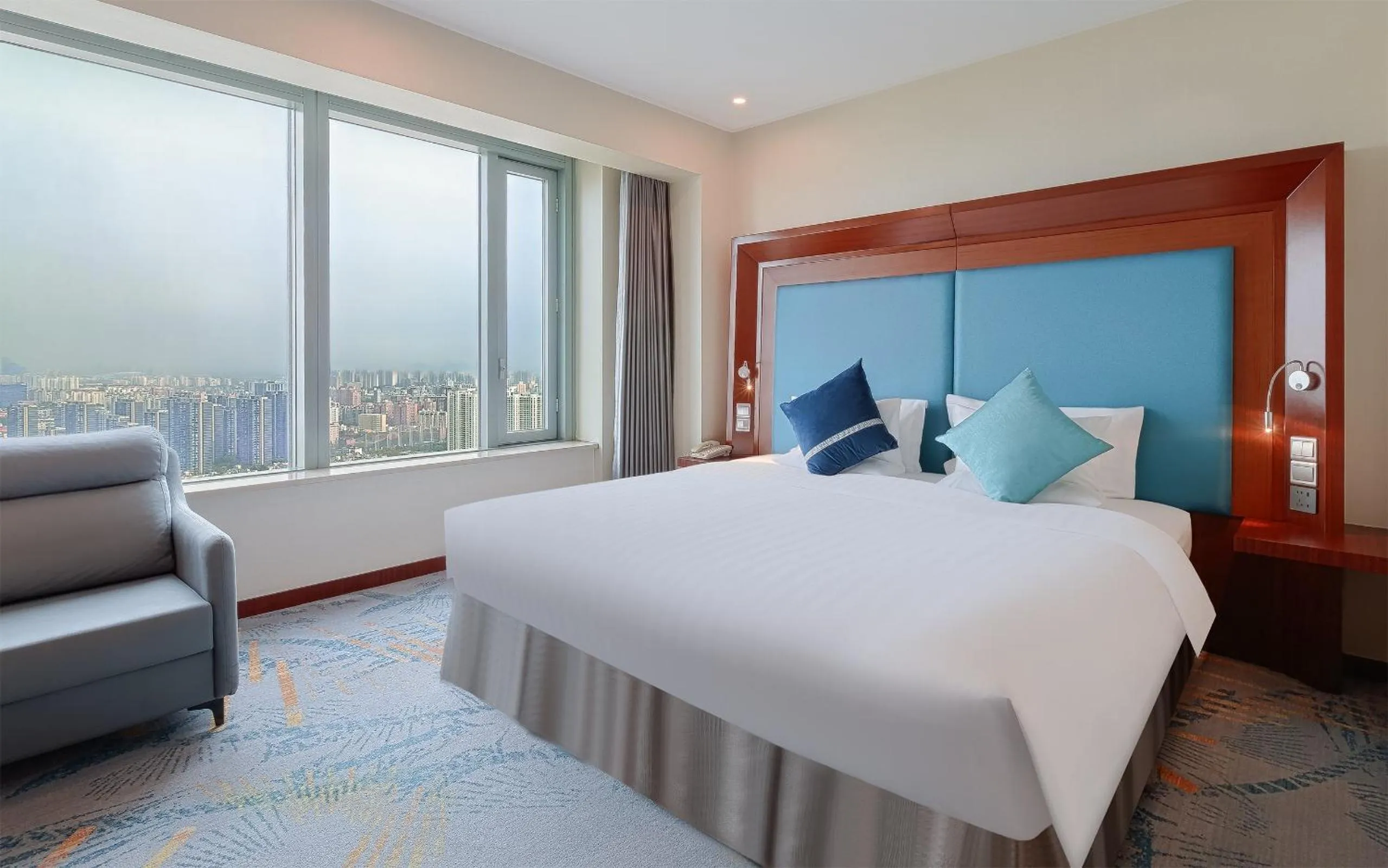 Bed in Novotel Atlantis Shanghai - Enjoy our great-valued breakfast in our rooftop revolving restaurant with a stunning river view & utilize our FREE self-serviced laundry