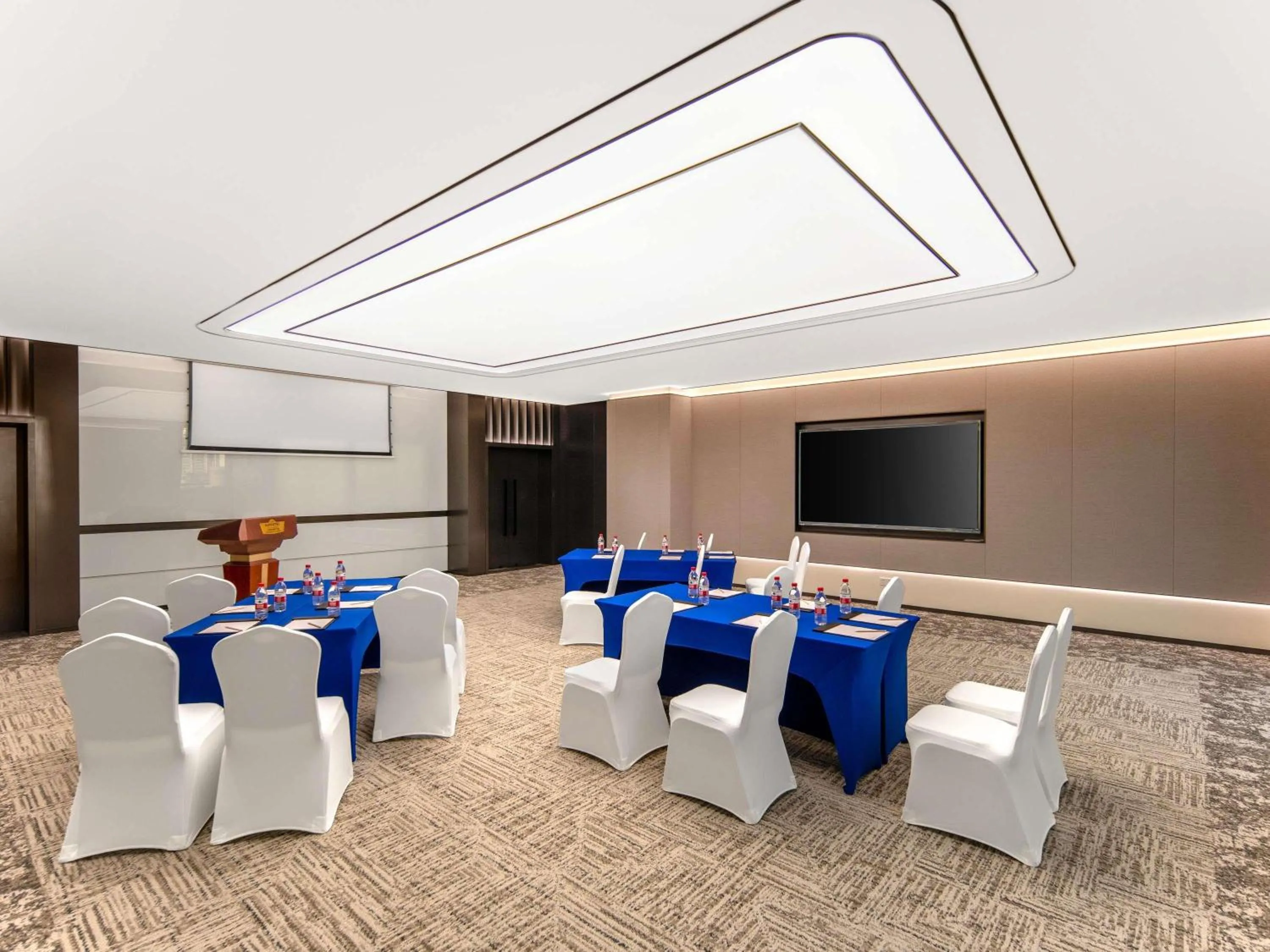 Meeting/conference room in Novotel Atlantis Shanghai - Enjoy our great-valued breakfast in our rooftop revolving restaurant with a stunning river view & utilize our FREE self-serviced laundry