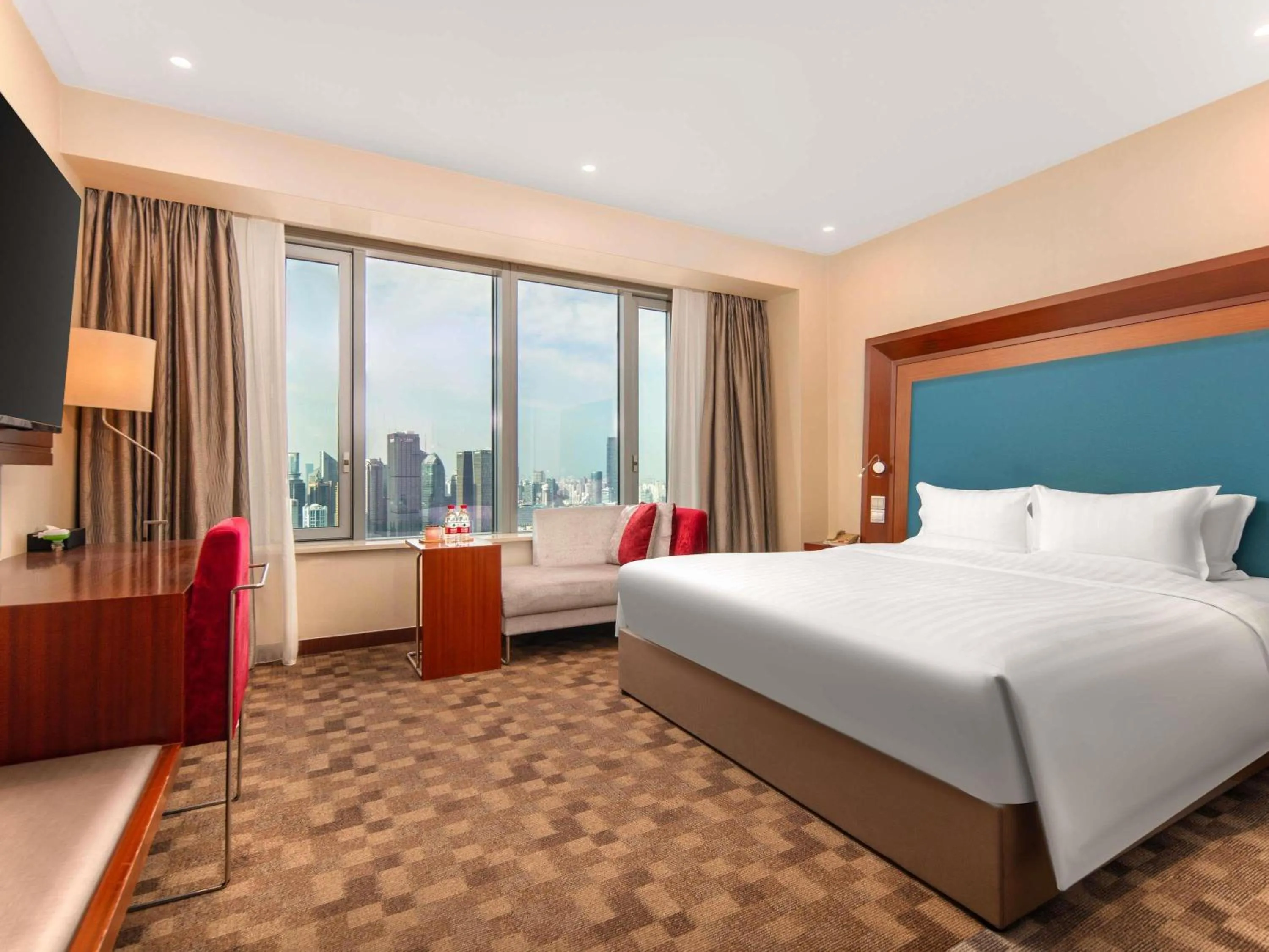 Bedroom, Bed in Novotel Atlantis Shanghai - Enjoy our great-valued breakfast in our rooftop revolving restaurant with a stunning river view & utilize our FREE self-serviced laundry