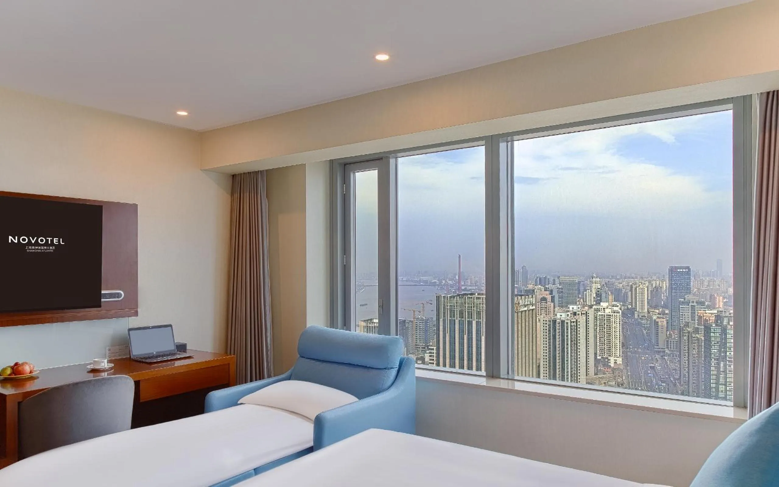 Bed in Novotel Atlantis Shanghai - Enjoy our great-valued breakfast in our rooftop revolving restaurant with a stunning river view & utilize our FREE self-serviced laundry