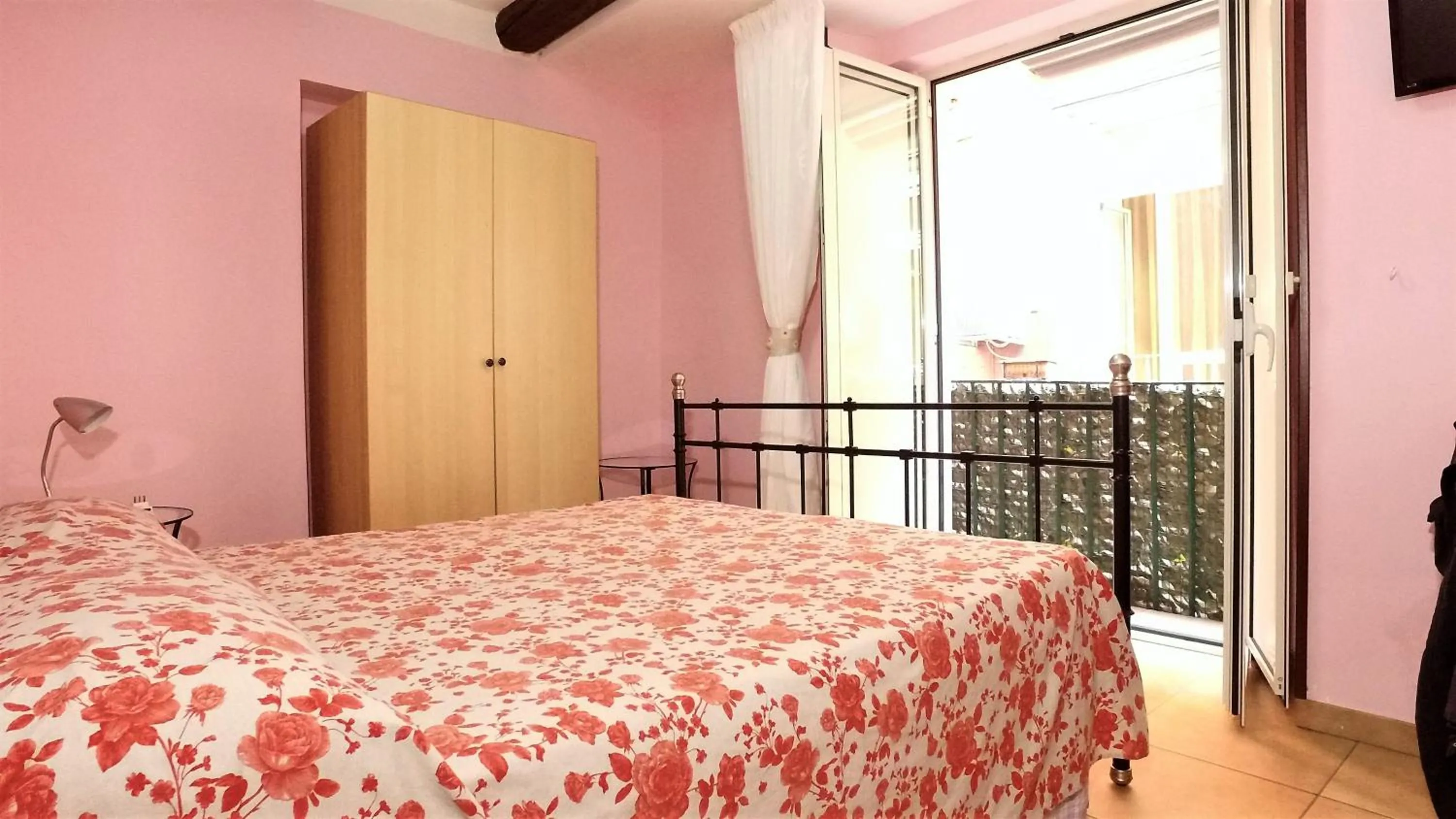 Decorative detail, Bed in casa Ersilia
