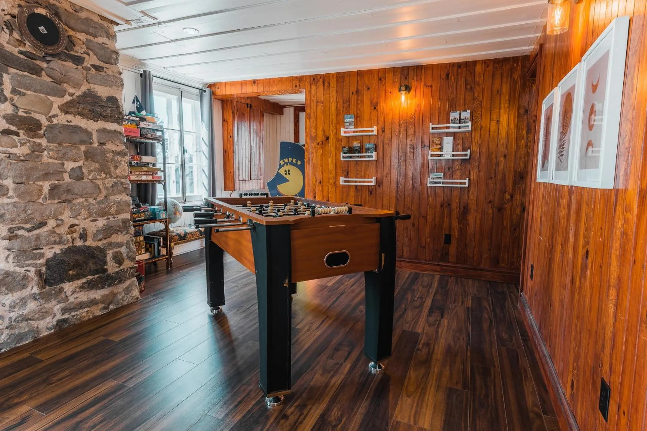 Game Room in Auberge de l'Ouest