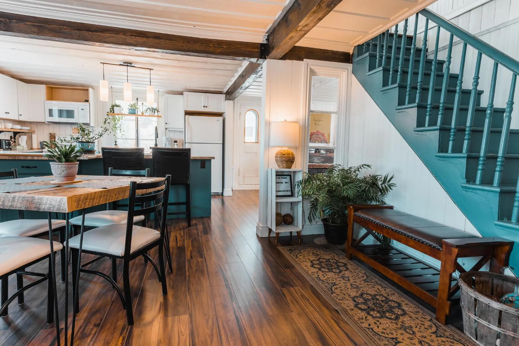 Communal kitchen in Auberge de l'Ouest