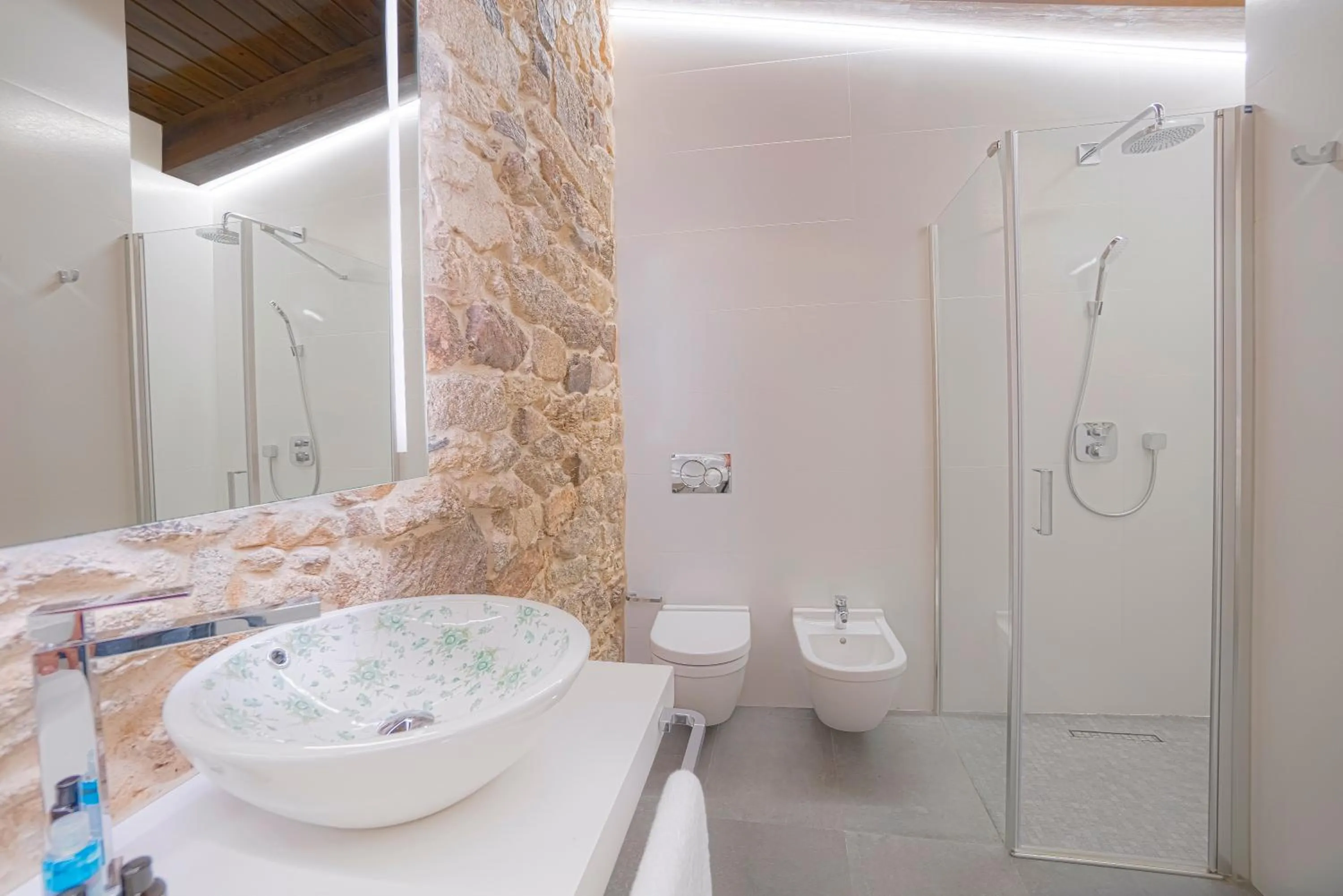 Shower in Hotel As Torres da Hermida