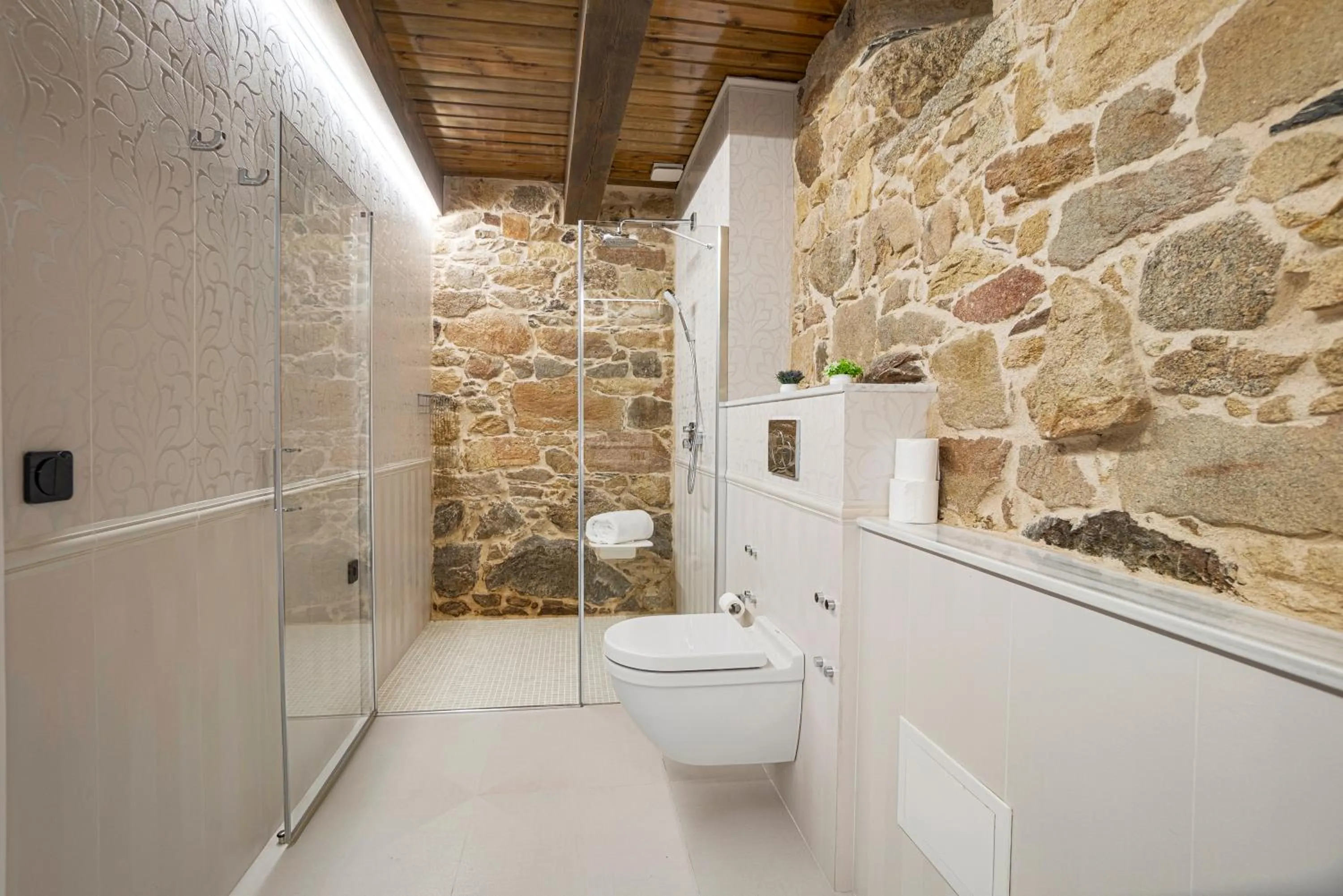 Shower in Hotel As Torres da Hermida