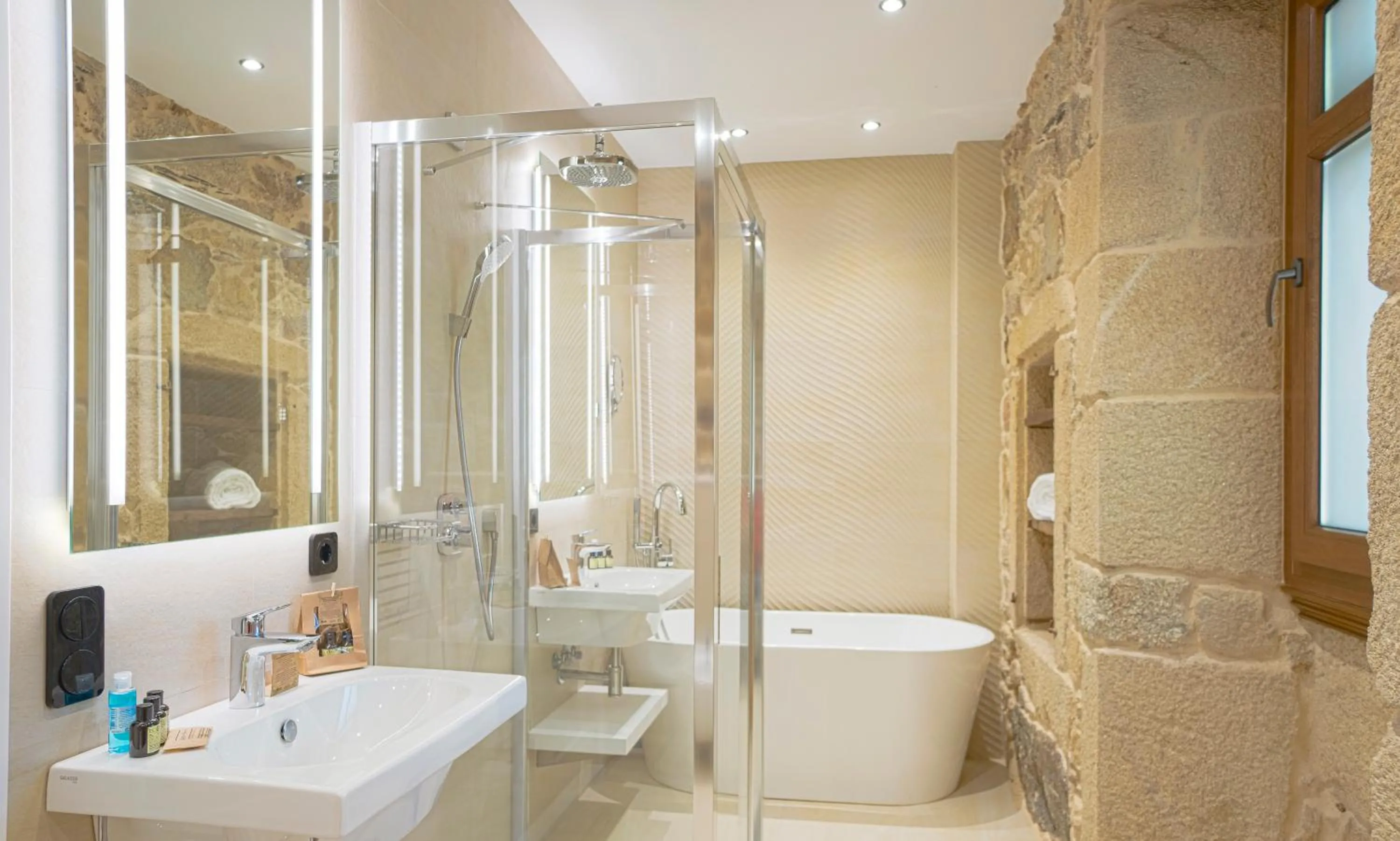 Shower in Hotel As Torres da Hermida