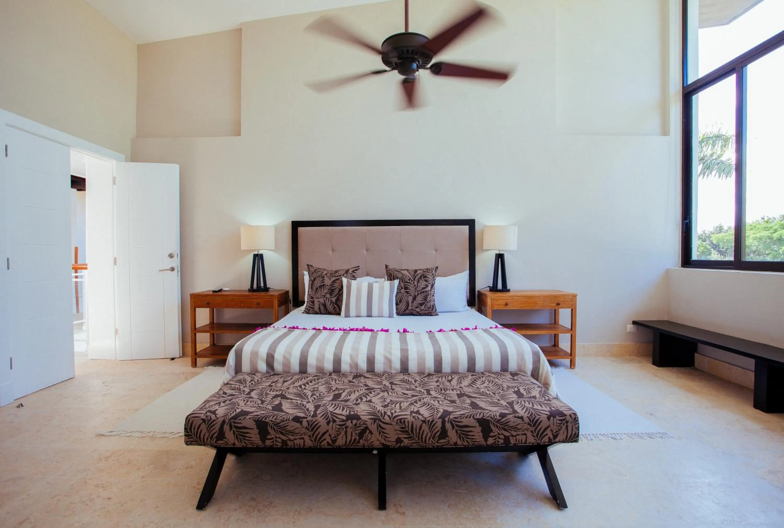 Bed in Unbelievable Villa with Pool - Perfect Family Vacay