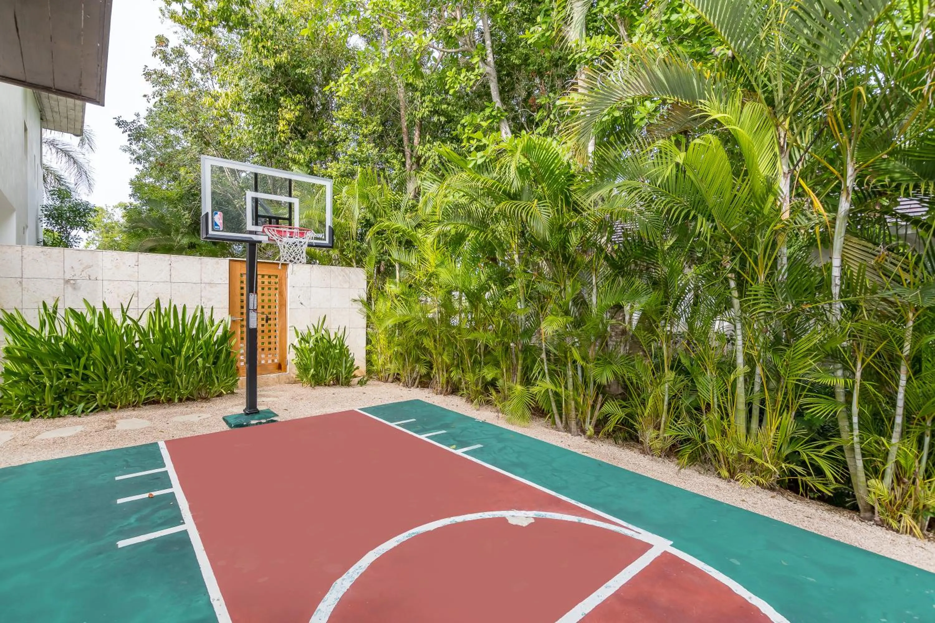 Activities in Unbelievable Villa with Pool - Perfect Family Vacay