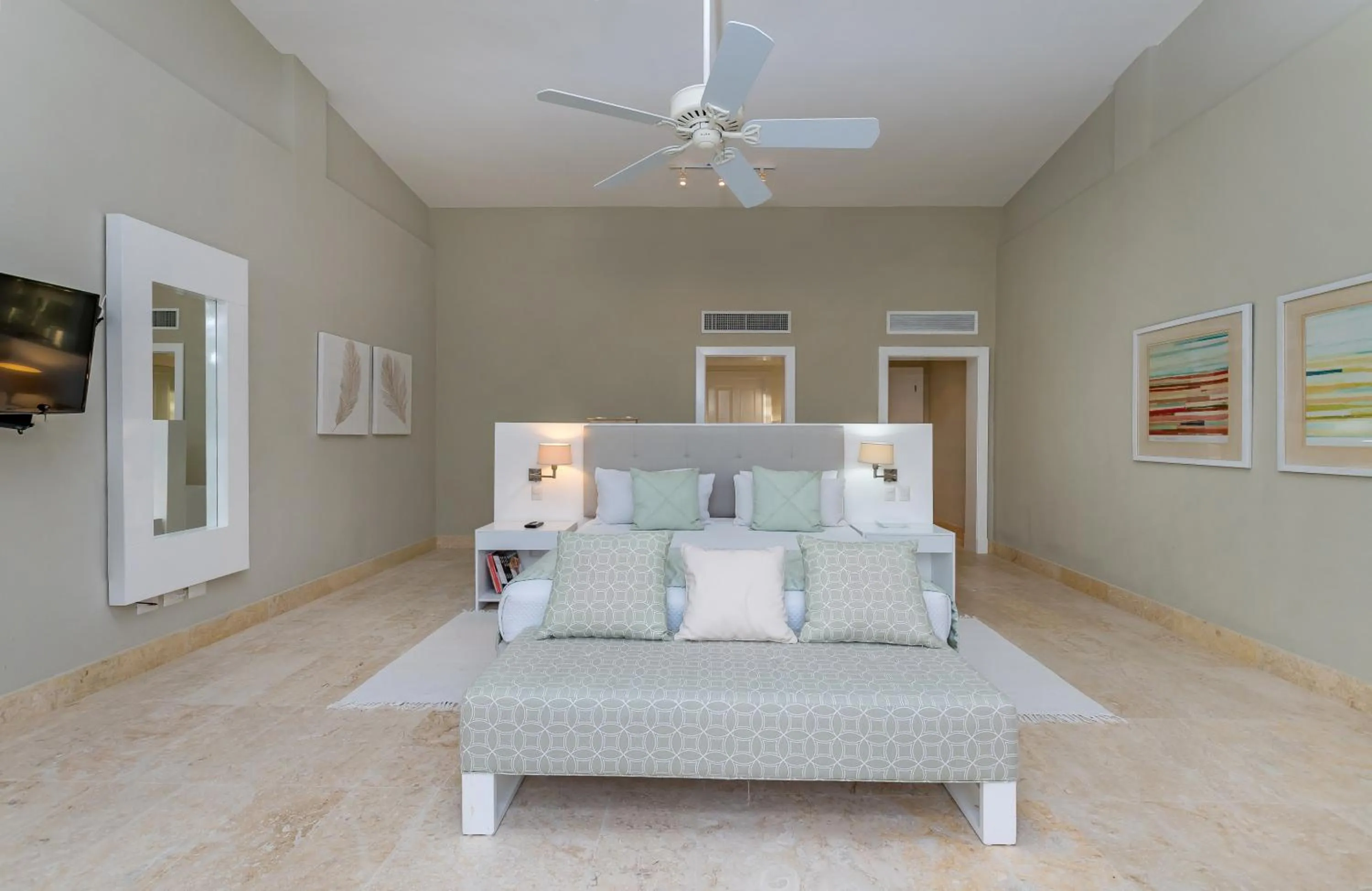 Bed in Unbelievable Villa with Pool - Perfect Family Vacay