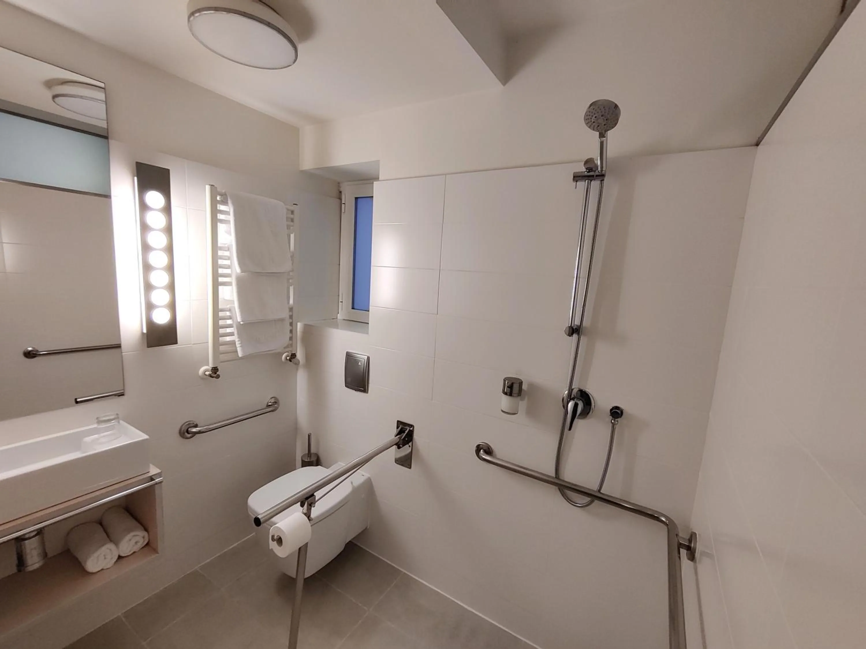 Shower in Hotel Boreal Viento Norte