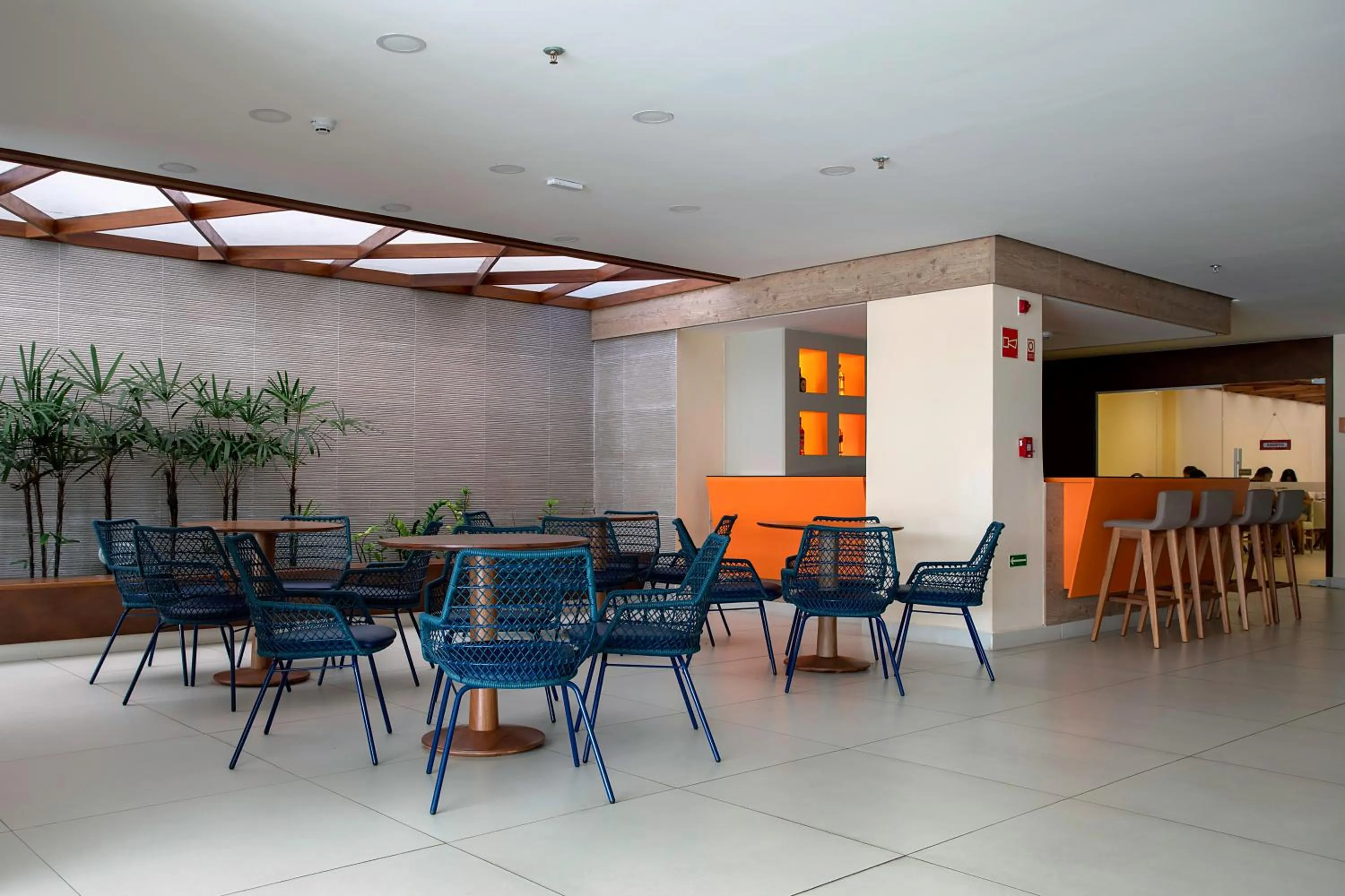 Seating area in Verano Pajuçara by Tropicalis