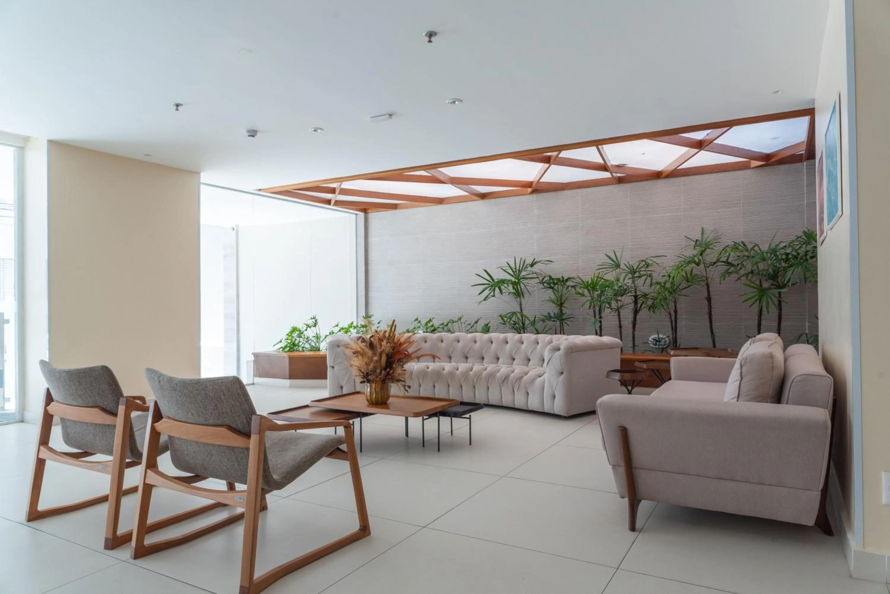 Living room in Verano Pajuçara by Tropicalis