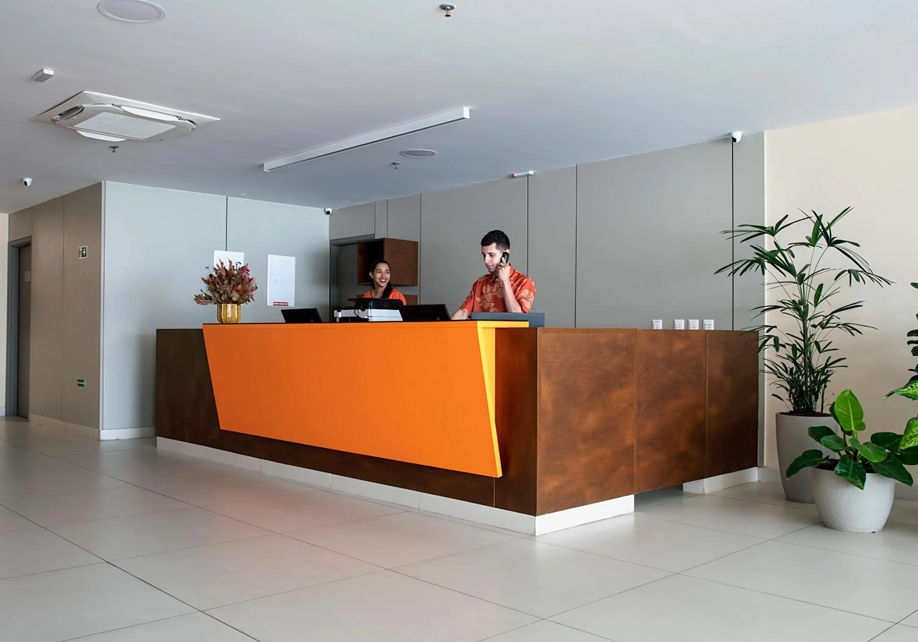 Staff in Verano Pajuçara by Tropicalis