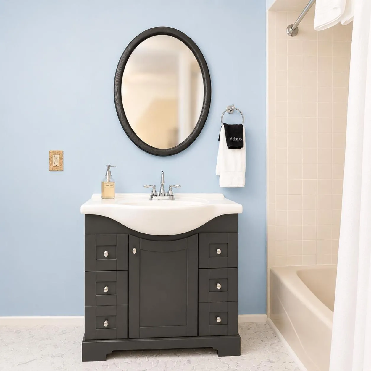 Bathroom in The Kalamazoo House Downtown Hotel and Suites