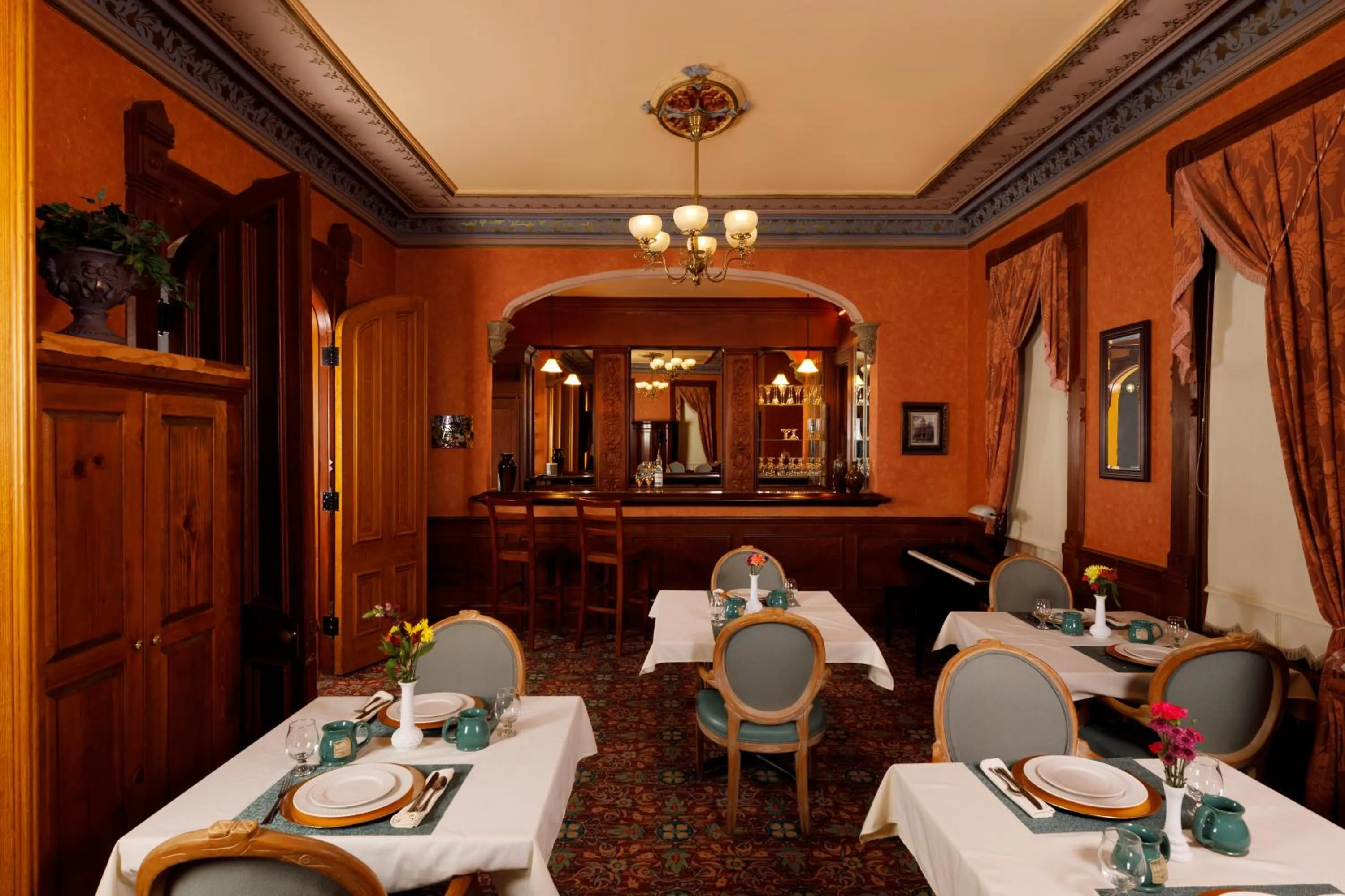 Lounge or bar in The Kalamazoo House Downtown Hotel and Suites