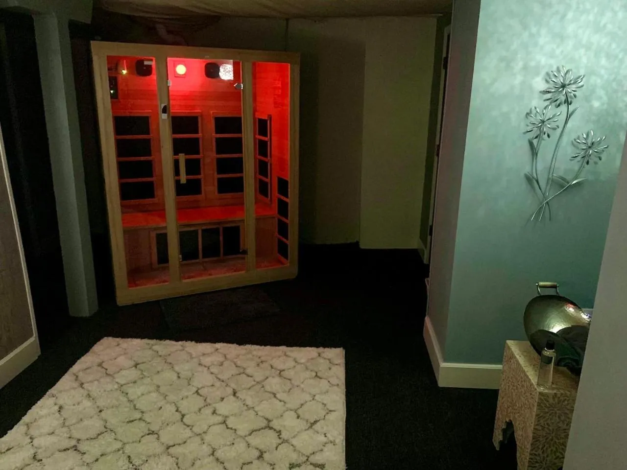 Sauna, Bed in The Kalamazoo House Downtown Hotel and Suites