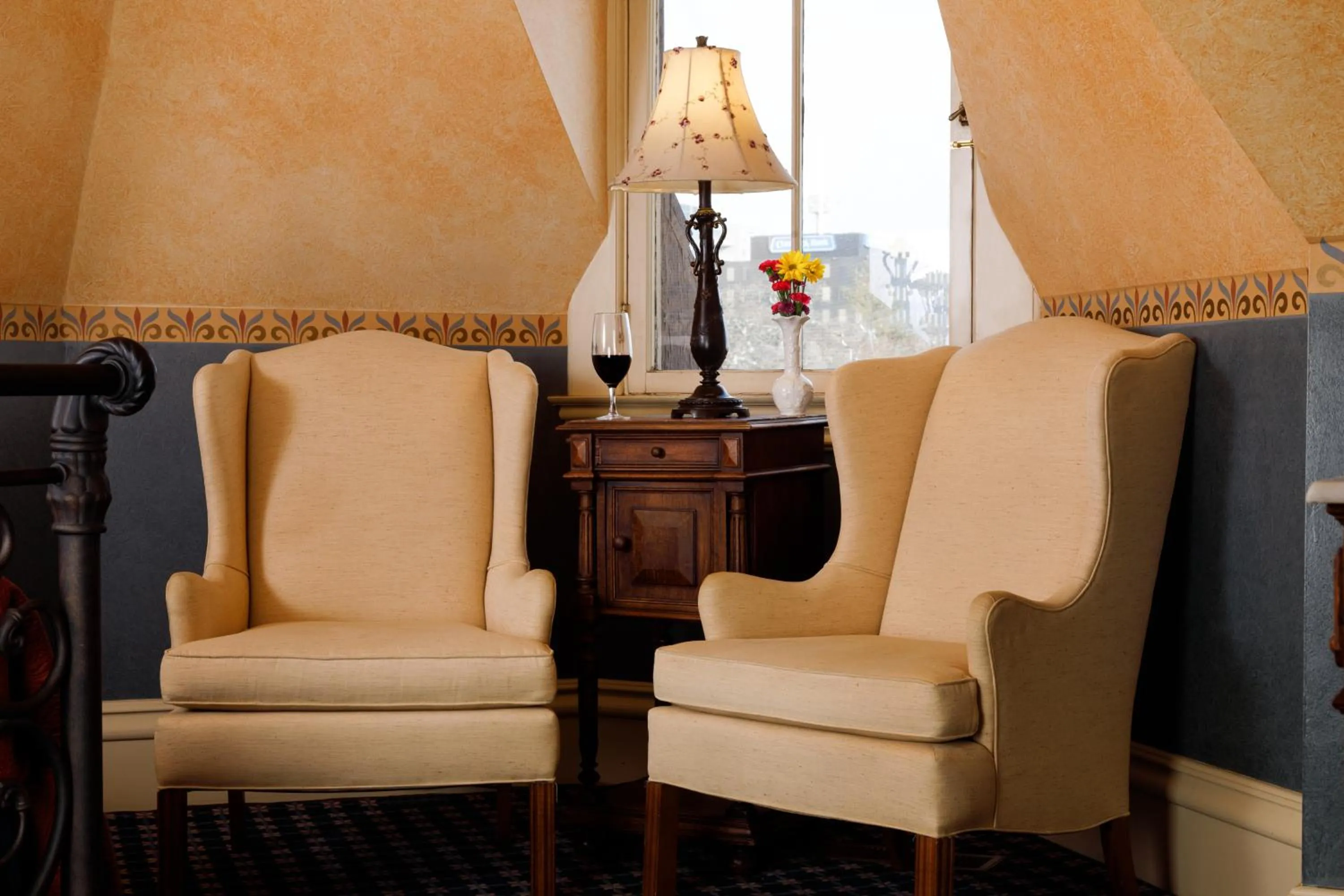 Seating area in The Kalamazoo House Downtown Hotel and Suites