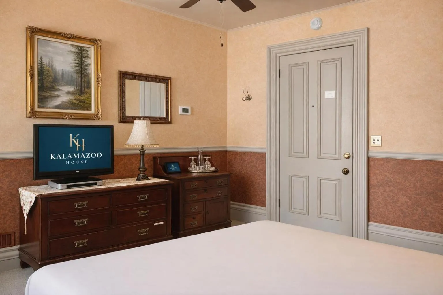 Bedroom, Bed in The Kalamazoo House Downtown Hotel and Suites