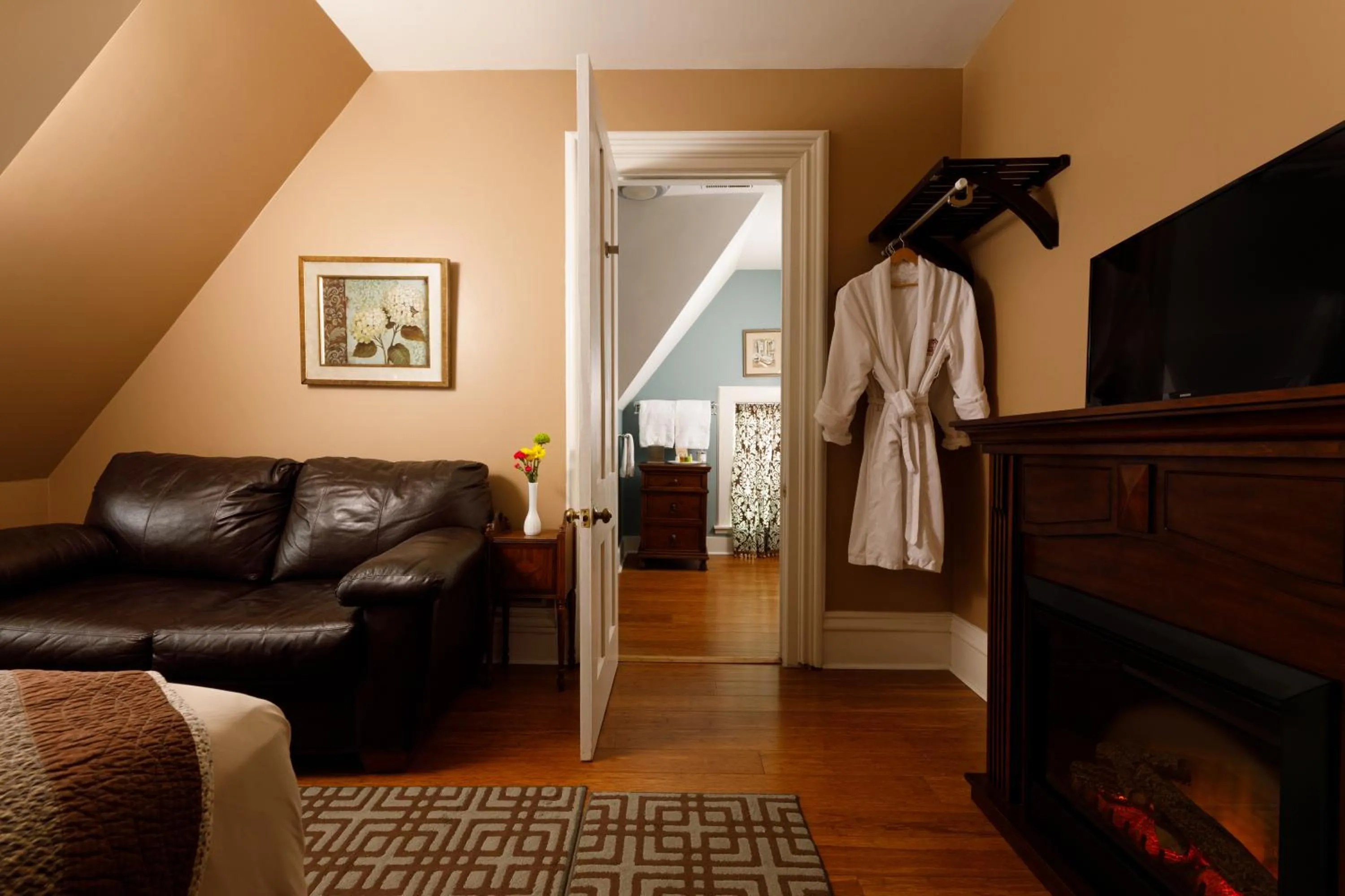 Bathroom in The Kalamazoo House Downtown Hotel and Suites