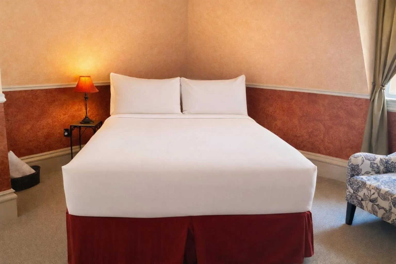 Bed in The Kalamazoo House Downtown Hotel and Suites