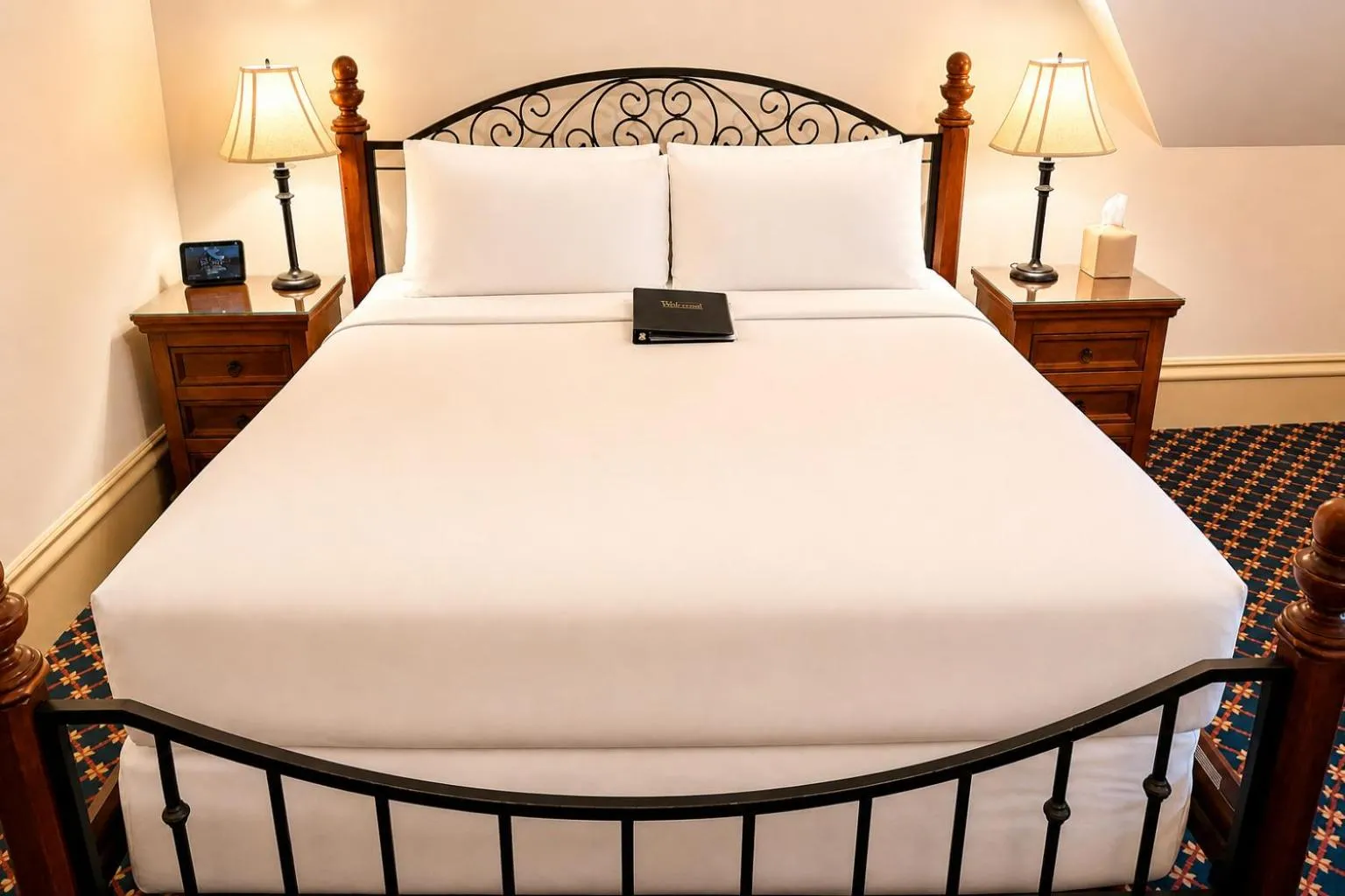 Bedroom, Bed in The Kalamazoo House Downtown Hotel and Suites