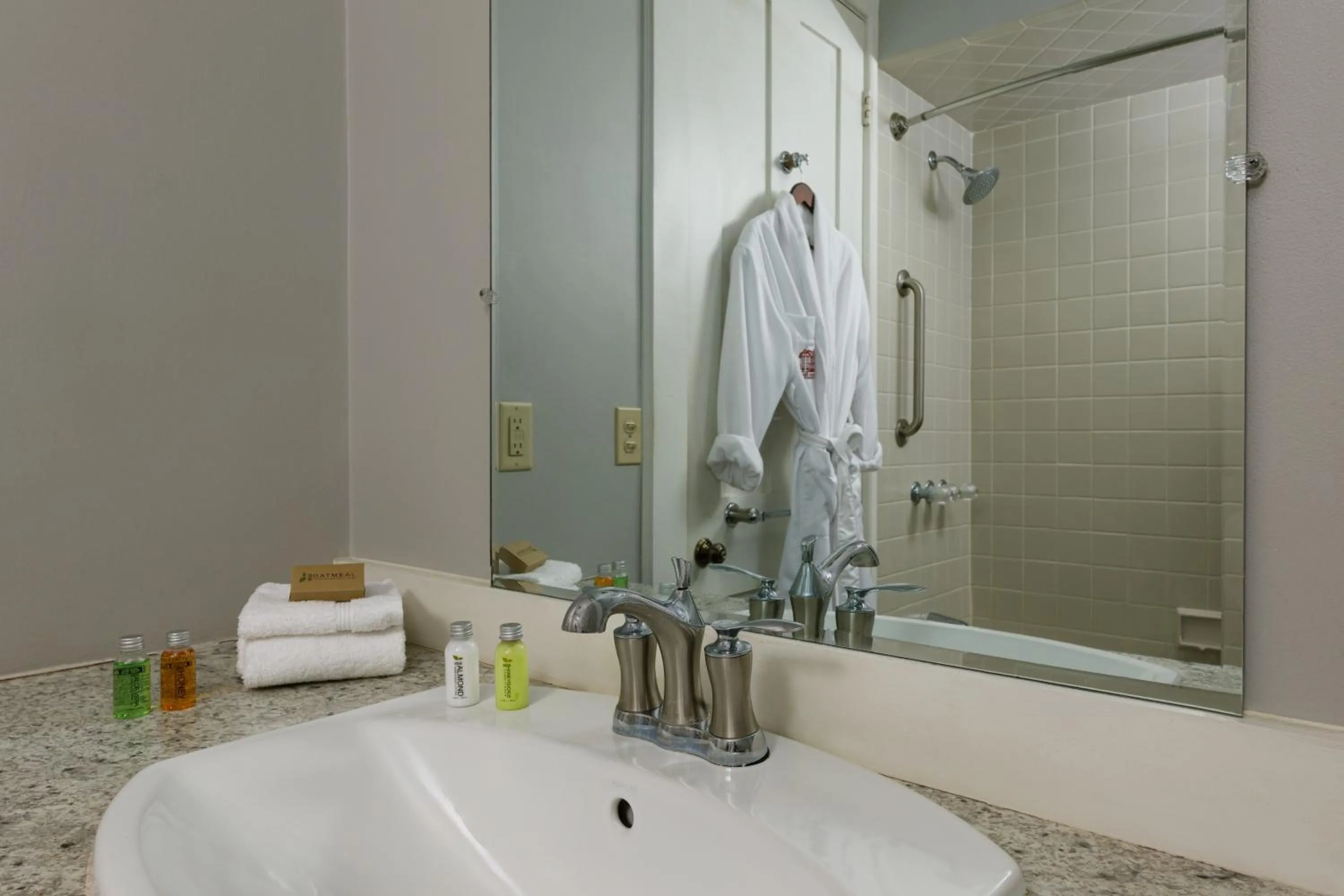 Bathroom in The Kalamazoo House Downtown Hotel and Suites